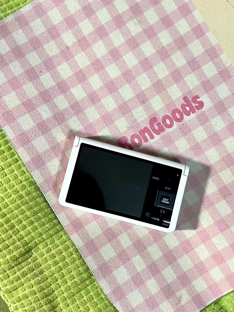 CASIO EXILIM EX-ZR50 16.1MP High Speed Flip Screen Compact Digital Camera