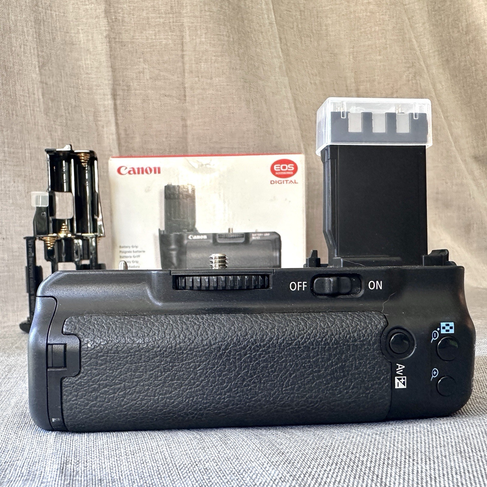 Open Box: Canon Battery Grip EOS Accessory BG-E3 With Magazine For XT, XTI