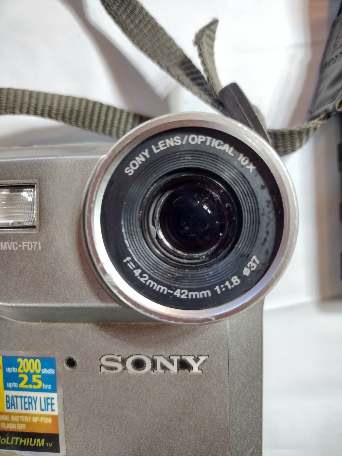 Sony Digital Still Mavica MVC-FD71 0.4MP Floppy Disc Drive Battery Incld