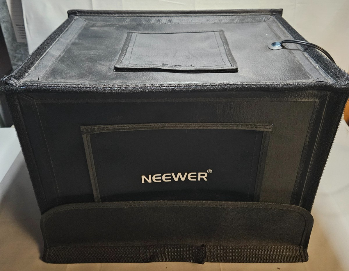 NEEWER Foldable Portable Photo Studio Light Box with Dimmable LED Lighting