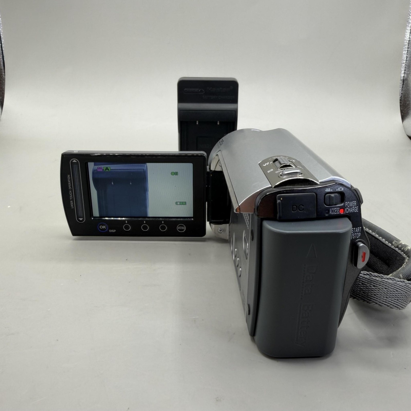 JVC Everio GZ-MG330HU Camcorder 35x Zoom 30GB HDD MicroSD Silver Charger TESTED