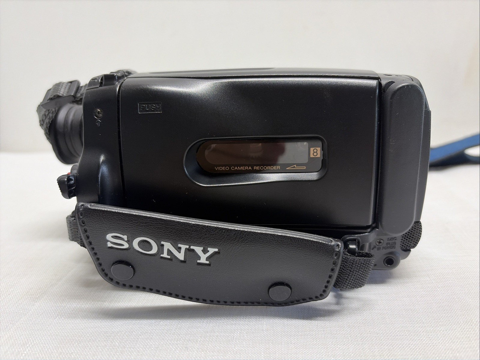 Sony CCD-TR54 Handycam Video8 8mm Video Playback Camcorder Camera Bundle