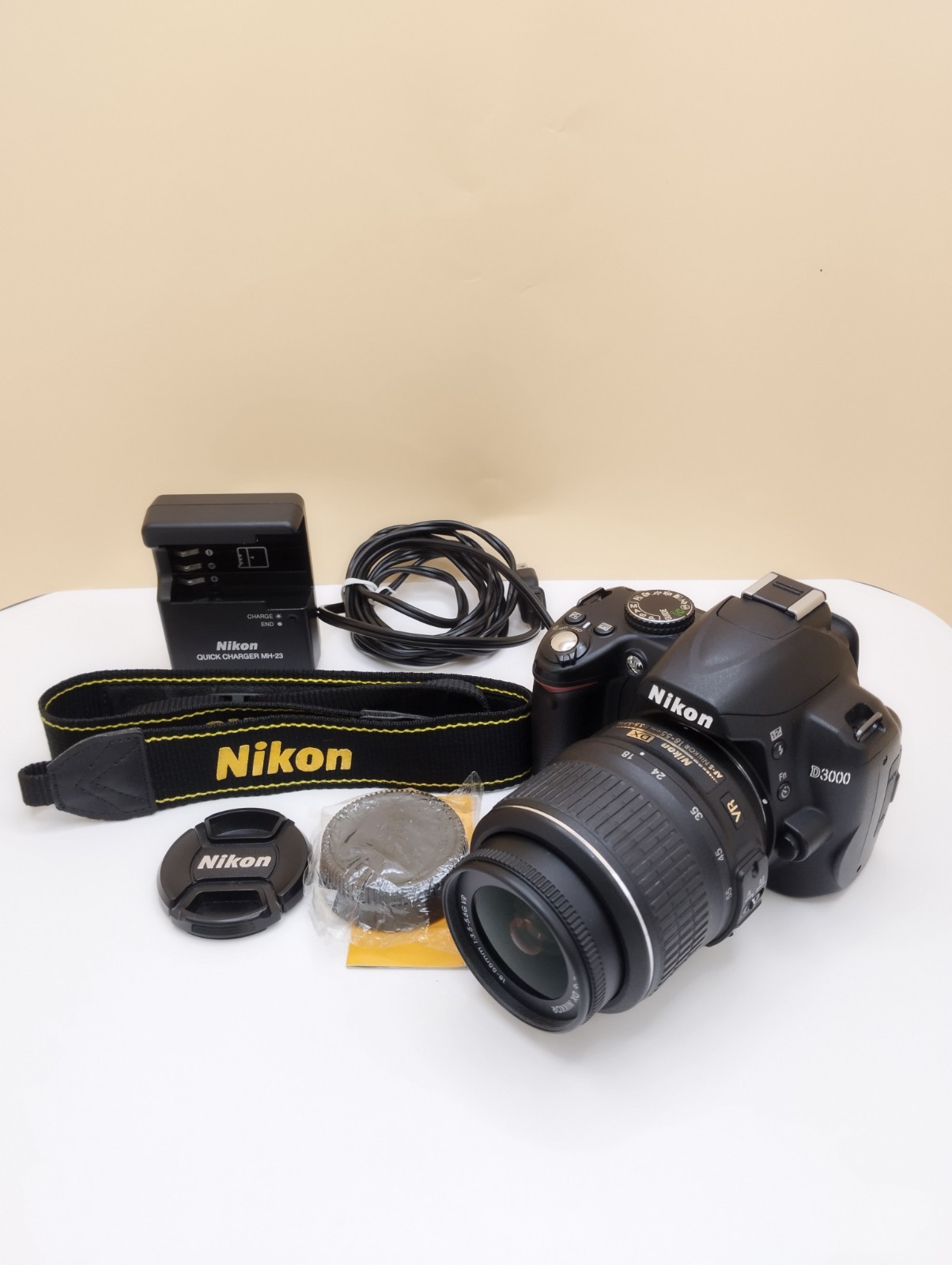 Nikon D3000 DSLR camera + AF-S NIKKOR 18-55mm VR 1510 Shots Mint Japan 20251128