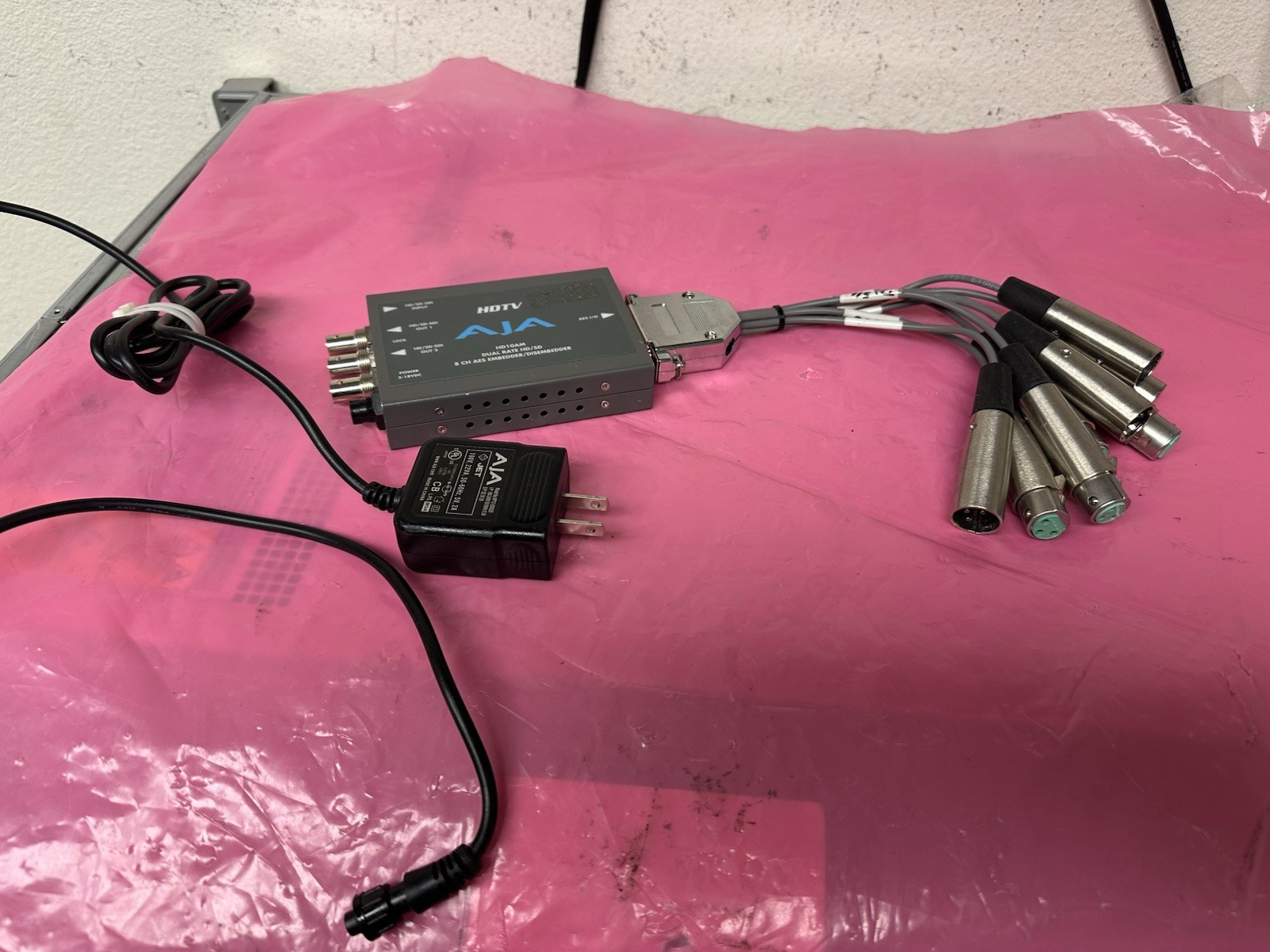 AJA HD10AM HD/SD-SDI 8-Ch AES Audio Embedder / Disembedder w breakout cable & PS