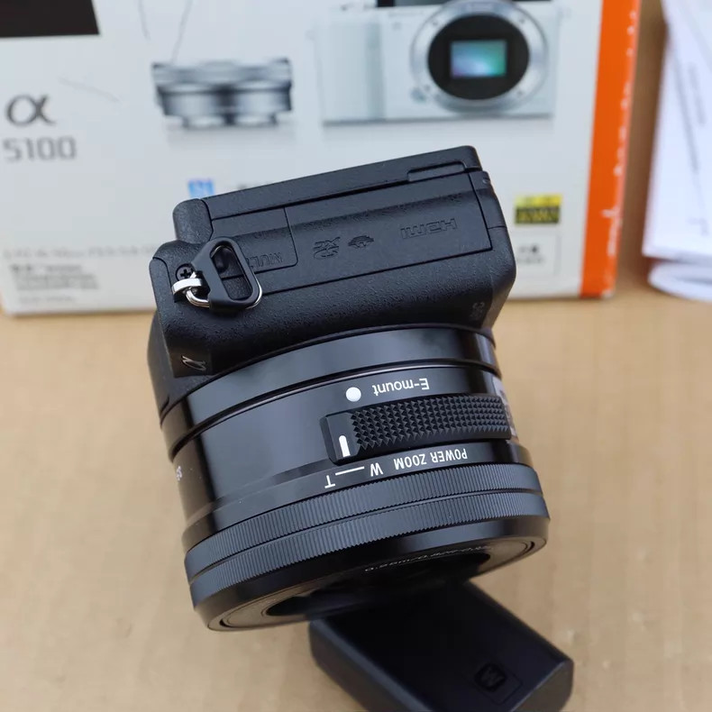 Sony Alpha a5100 24.3MP BLack Mirrorless Digital Camera w/16-50mm Lens 95%New