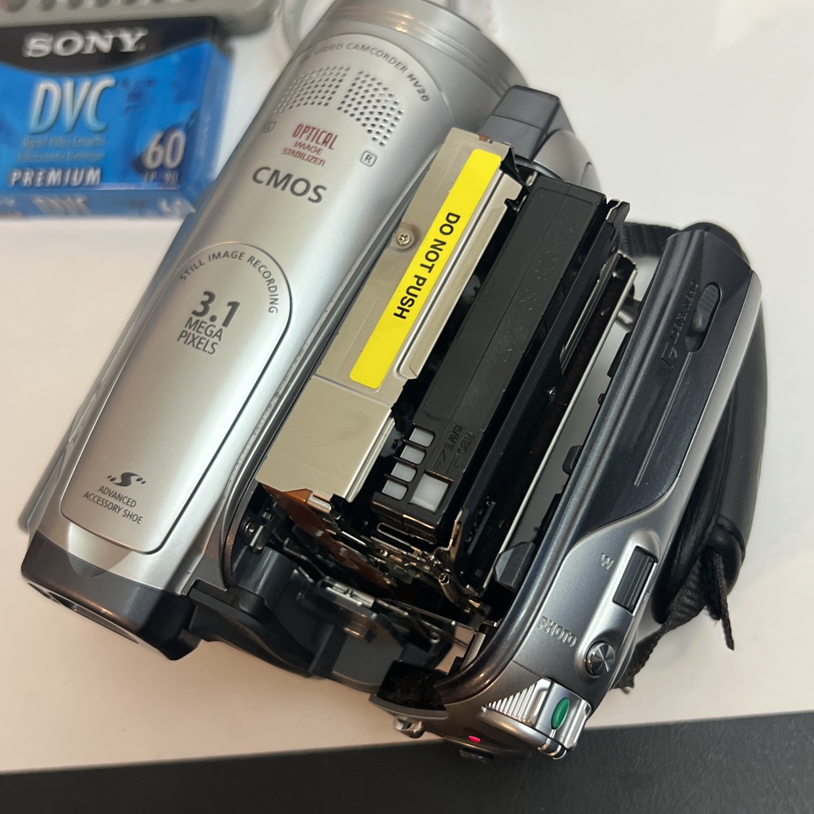 Canon HV20 A MiniDV High Definition HD Video Camcorder HDV Camera 1080i 5 Batts