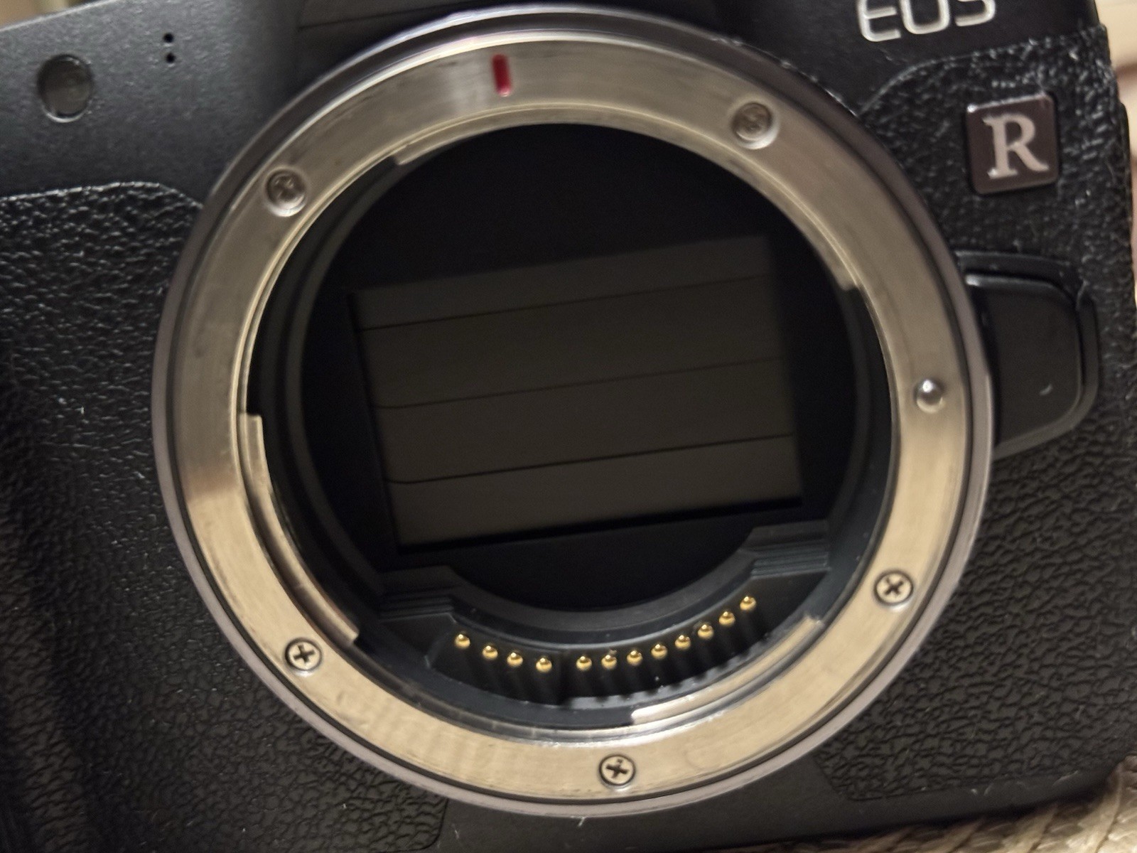 Canon EOS R 30.3MP Mirrorless Camera Body w/ charger!