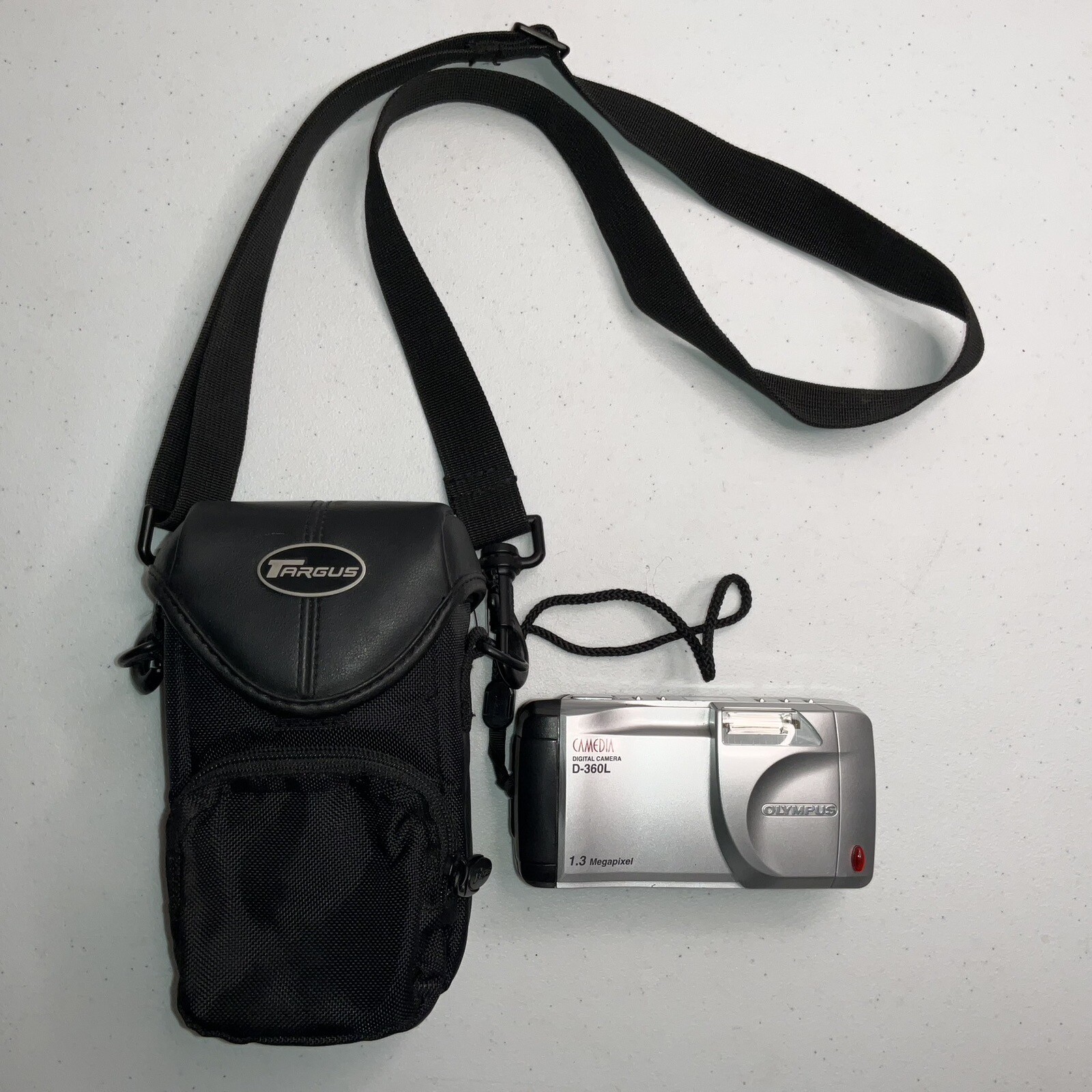 [Excellent] Olympus CAMEDIA D-360L 1.3MP Digital Camera Silver