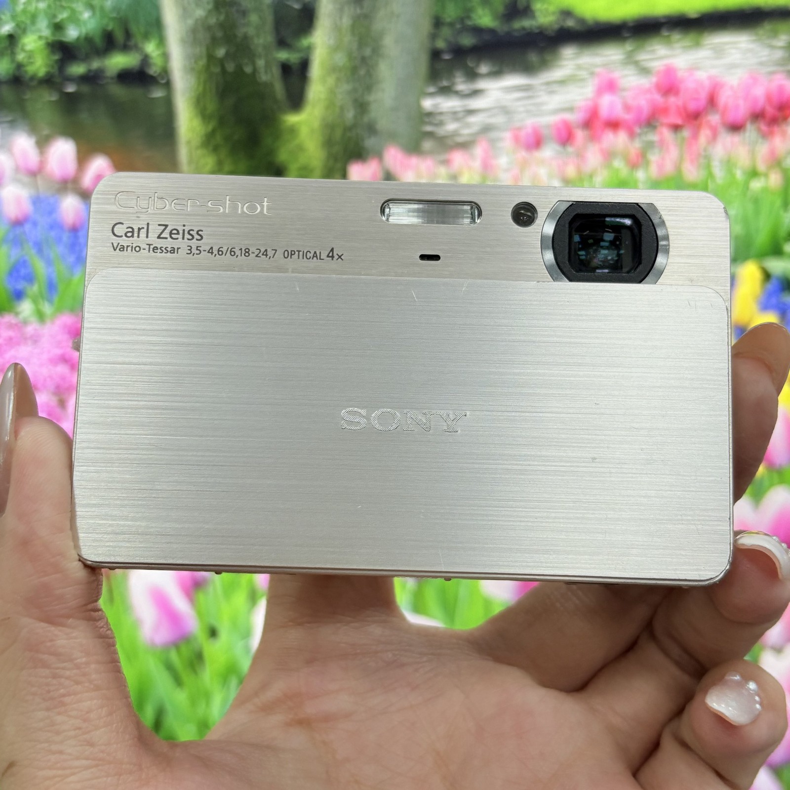 Sony Cybershot DSC-T700 10MP Digital Camera 4x Optical Zoom w/SD Card,Charger