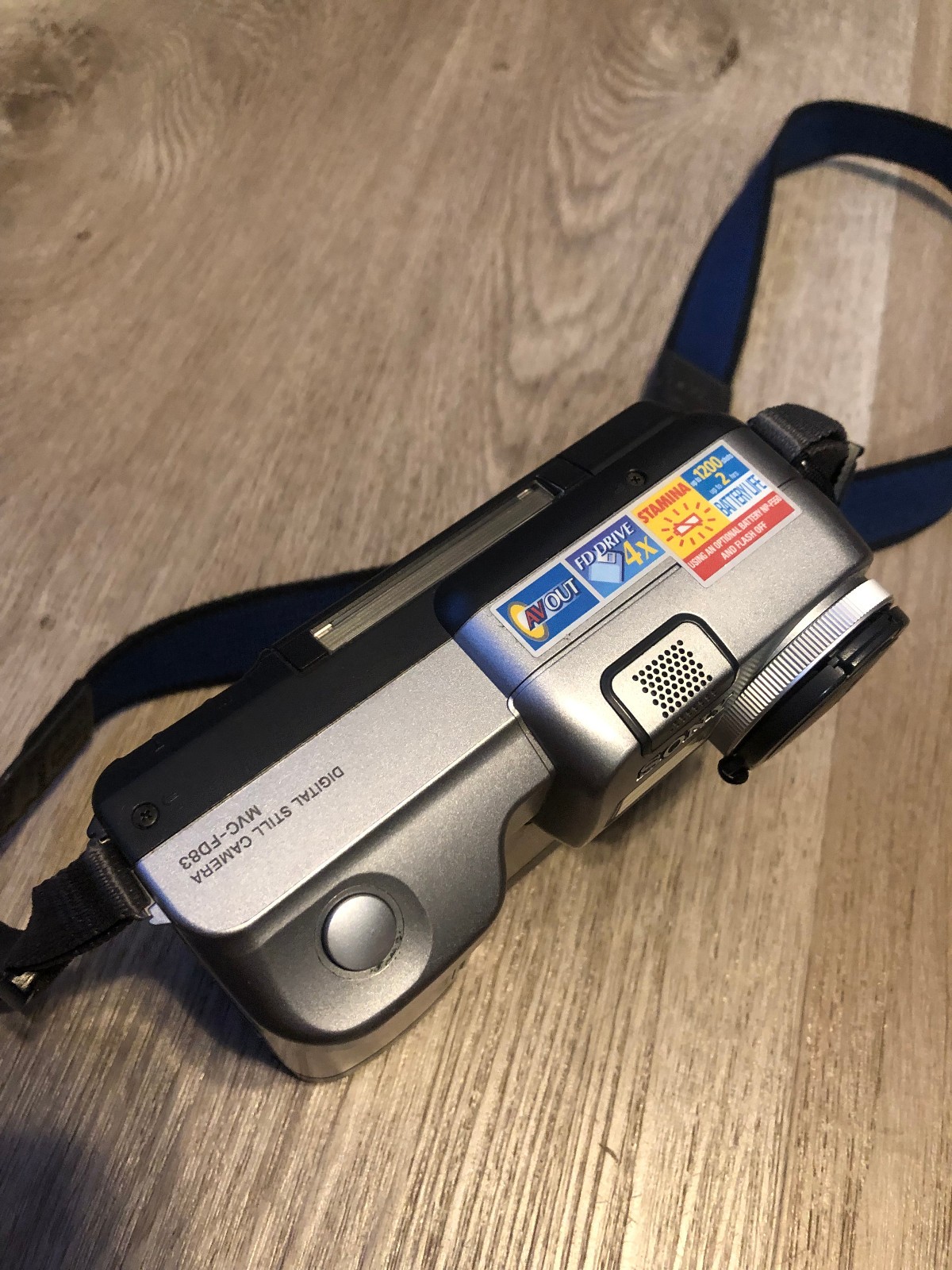 Sony Mavica MVC-FD83 0.9MP Digital Camera – Silver (MVCFD83) Camera Only .