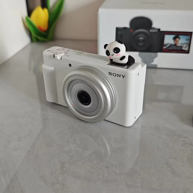 Sony ZV-1F 20.1MP Vlogging Camera – White Mint Condition