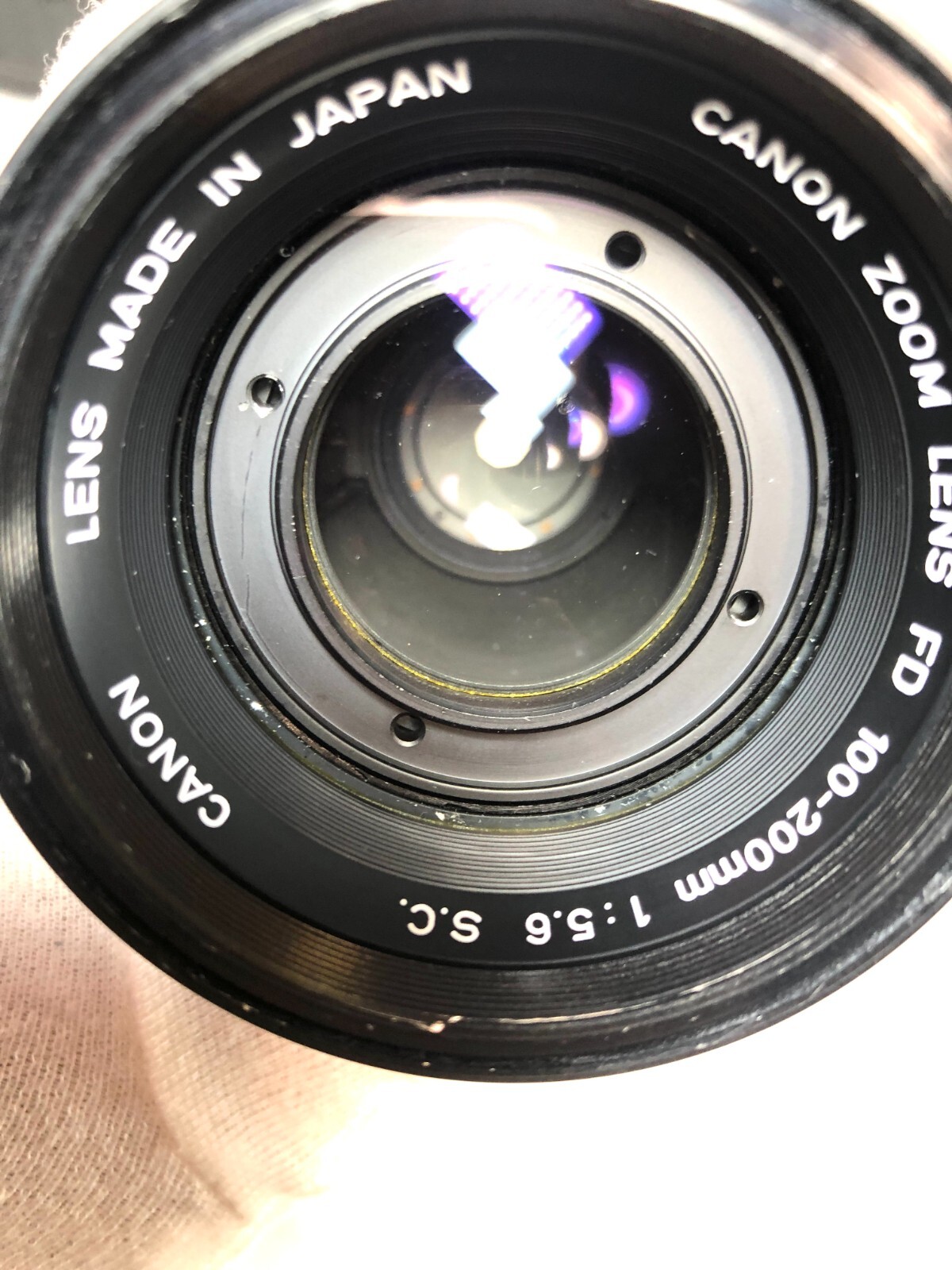 CANON FD 100-200mm f/5.6 SC ZOOM LENS Made in Japan Mold: None Fog: None