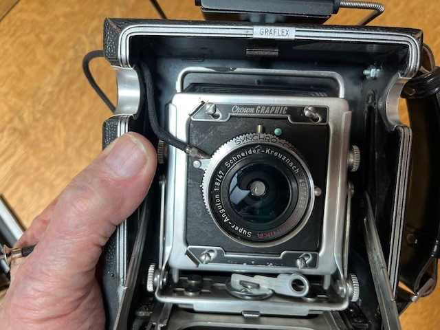Graphic wide angle camera 47mm f/8 Super Angulon lens – Graflok – roll holder