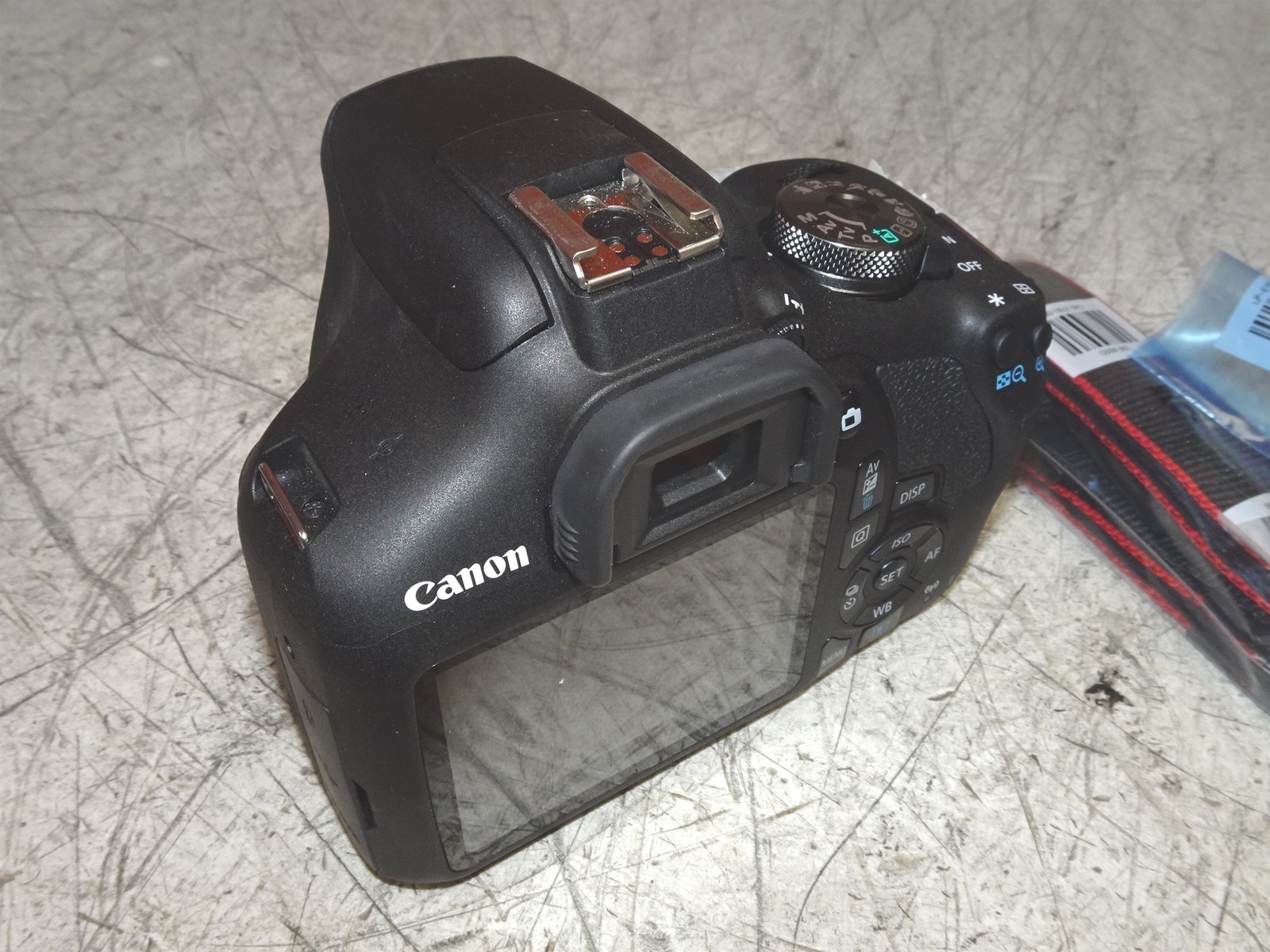 Canon EOS 1500D Rebel T7 DSLR 24.1MP w/ EF-S 18-55mm III Lens and Charger/Batt