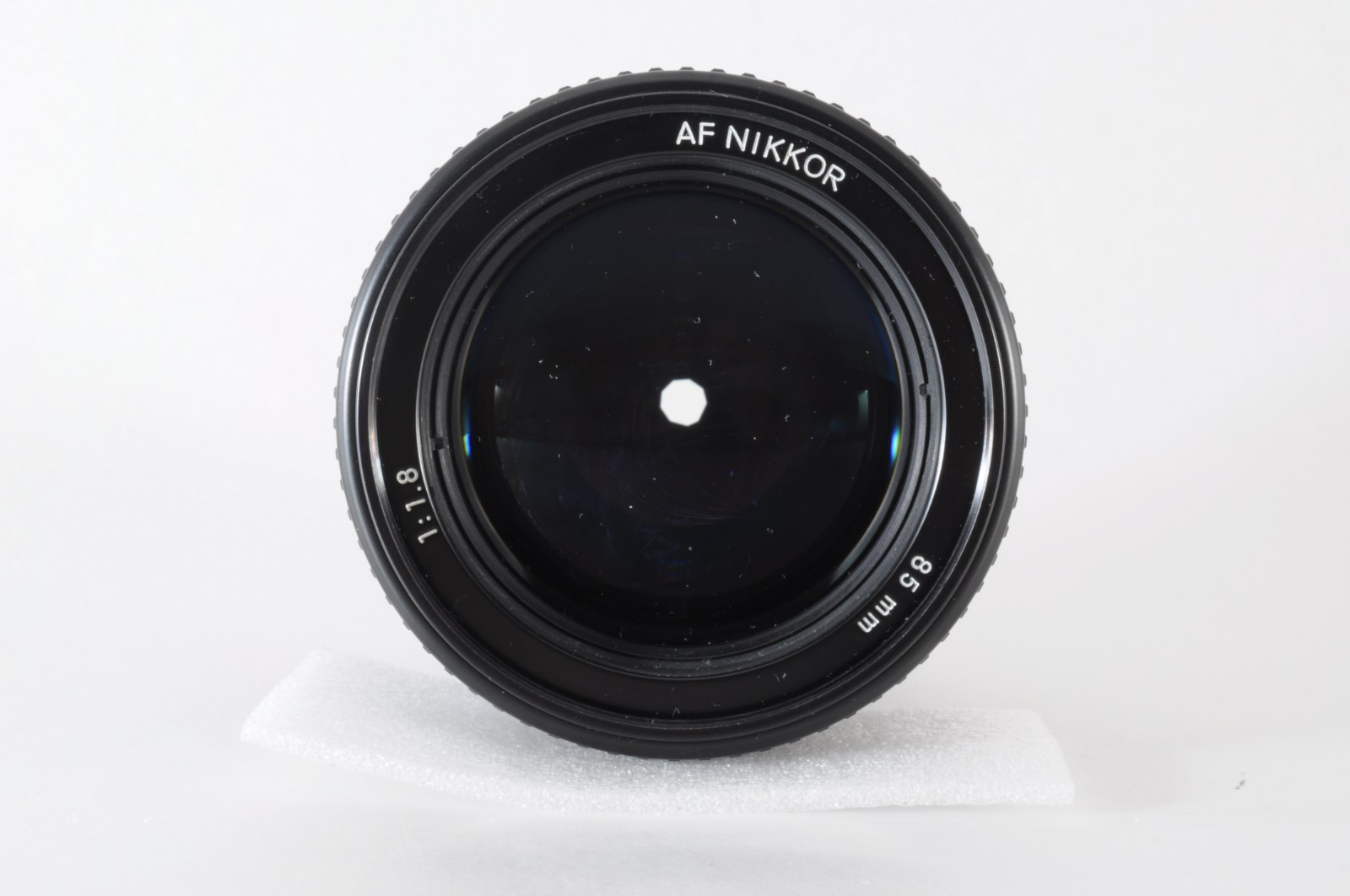 Nikon AI AF Nikkor 85mm F/1.8 Lens [Near MINT] with Front Rear Cap Hood.