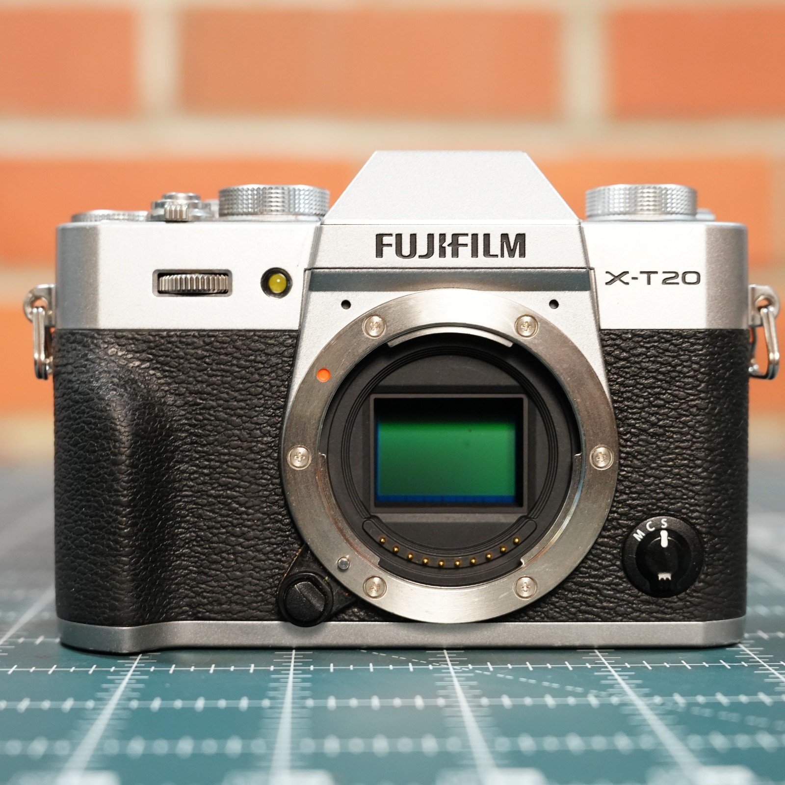 Fujifilm X-T20 24.3MP Mirrorless Digital Camera (silver) body only 95% New