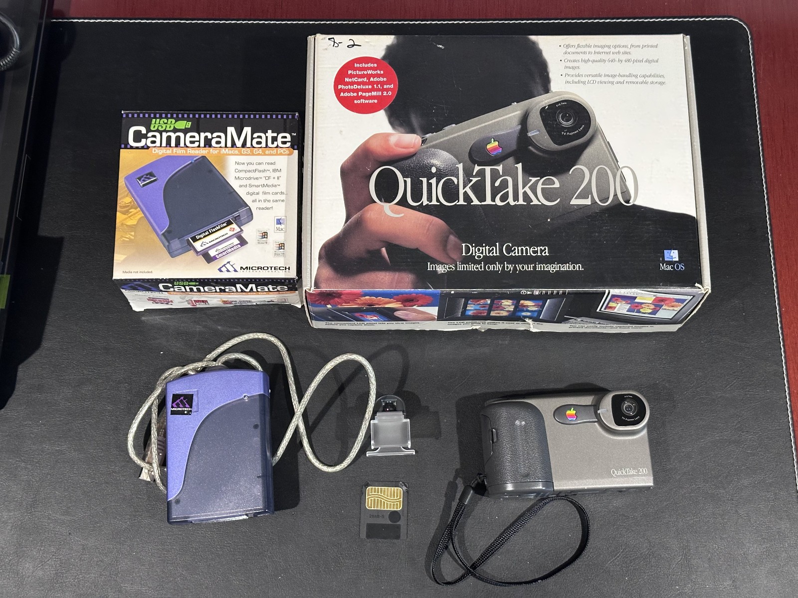 Apple Quicktake 200 Digital Camera with viewfinder 2MB Card plus Reader and box