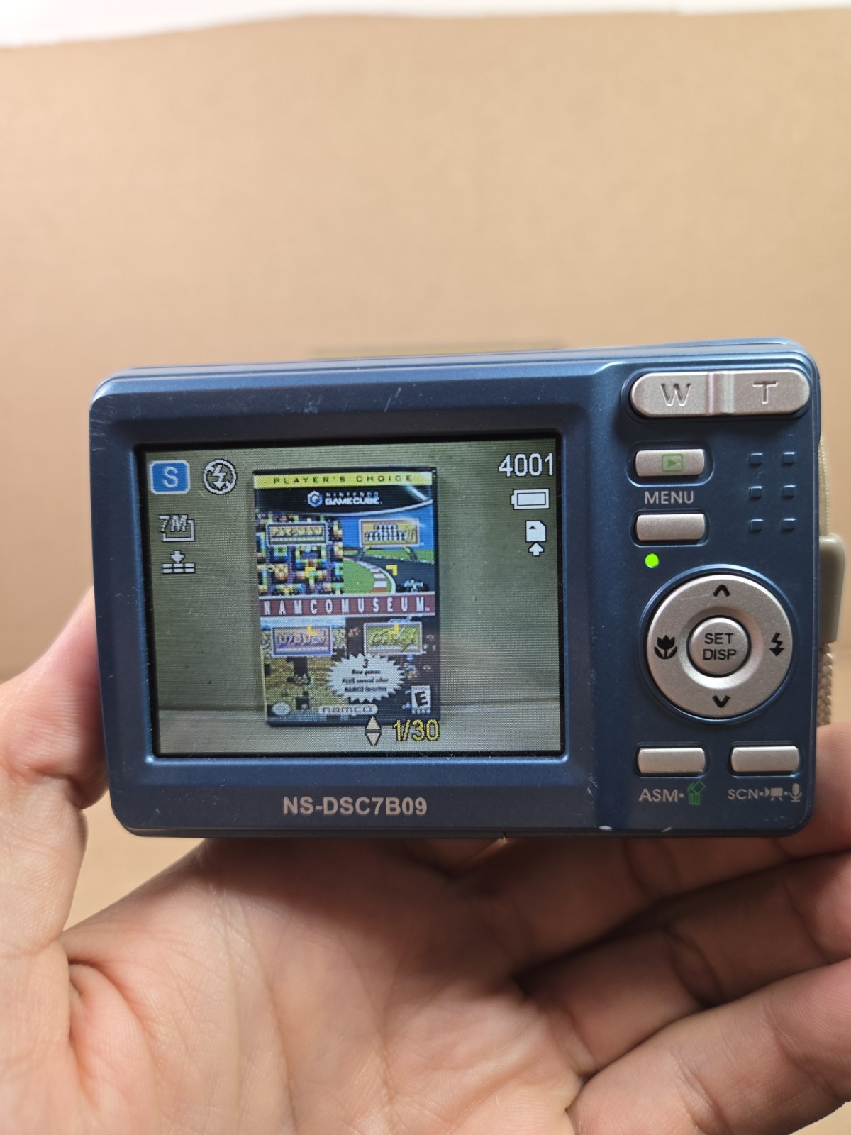 Insignia NS-DSC7B09 Blue 7.0MP Digital Camera w/8GB SD Card Used Tested Read