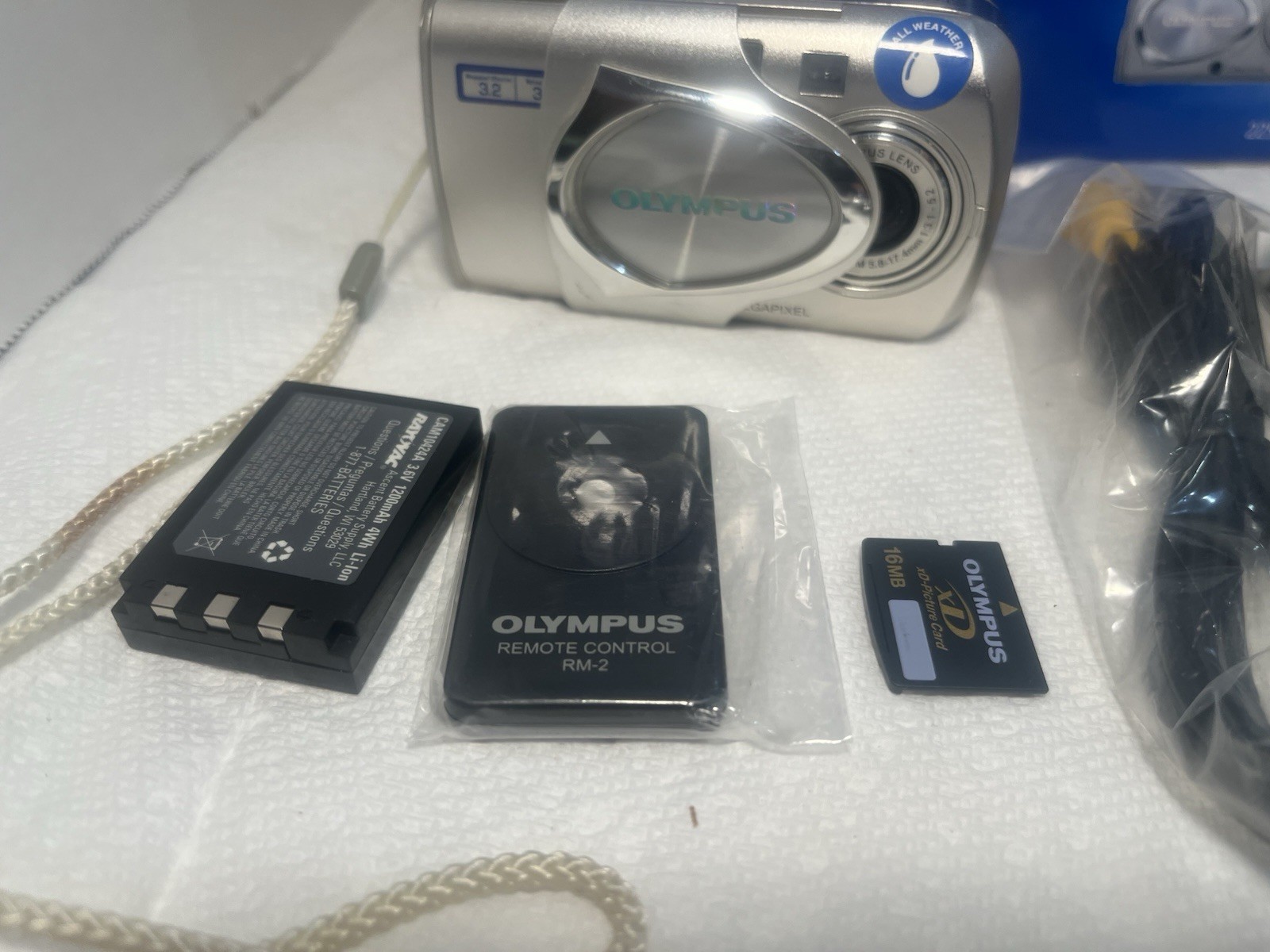 Olympus Stylus 300 Digital Camera 3.2MP, 1.5″ LCD Screen, 3X Optical Zoom WORKS