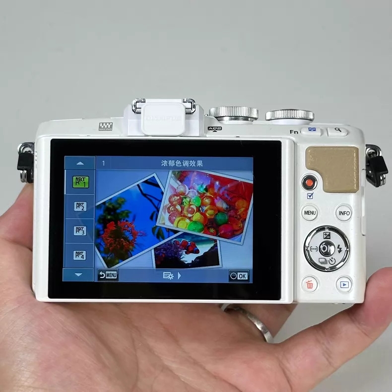 OLYMPUS PEN E-PL7 16.1MP Mirrorless Camera Body Only white English 90%NEW