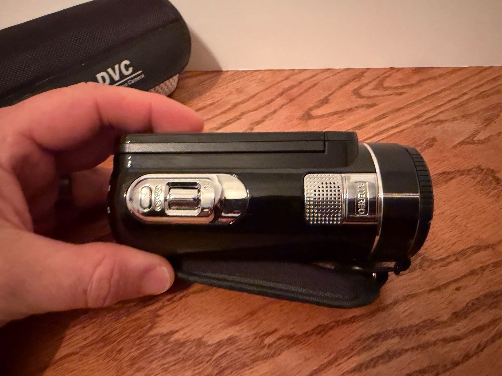 DVC FHD 1080p Digital Video Camera 24.0MP 18x Zoom Camcorder with Case & Battery