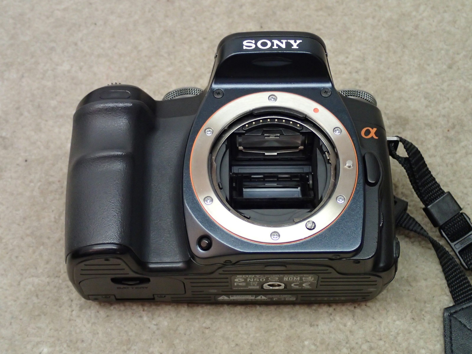 Sony DSLR A100 Digital Camera with Sony 75-300 Zoom Lens 4GB