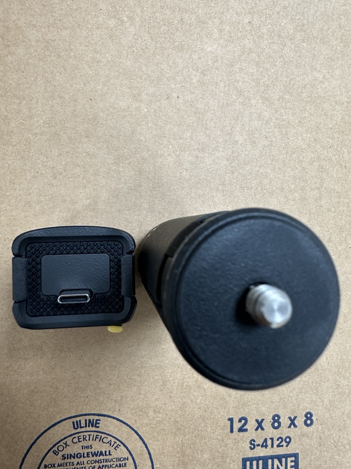 DJI Osmo Pocket 3 – HANDLE WITH 1/4″ THREAD & MINI TRIPOD