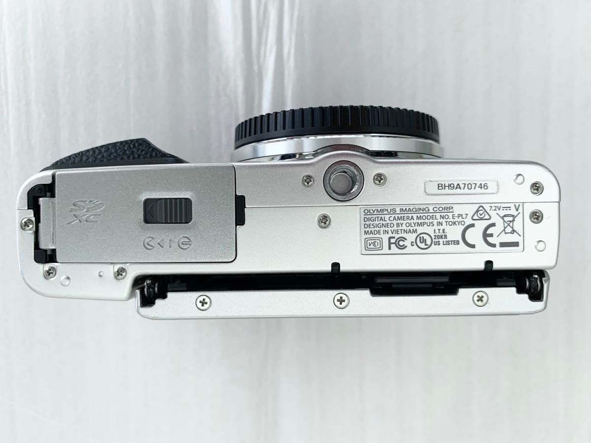 OLYMPUS PEN Lite E-PL7 Double Zoom Kit Silver Mirrorless Lens Camera Olympus