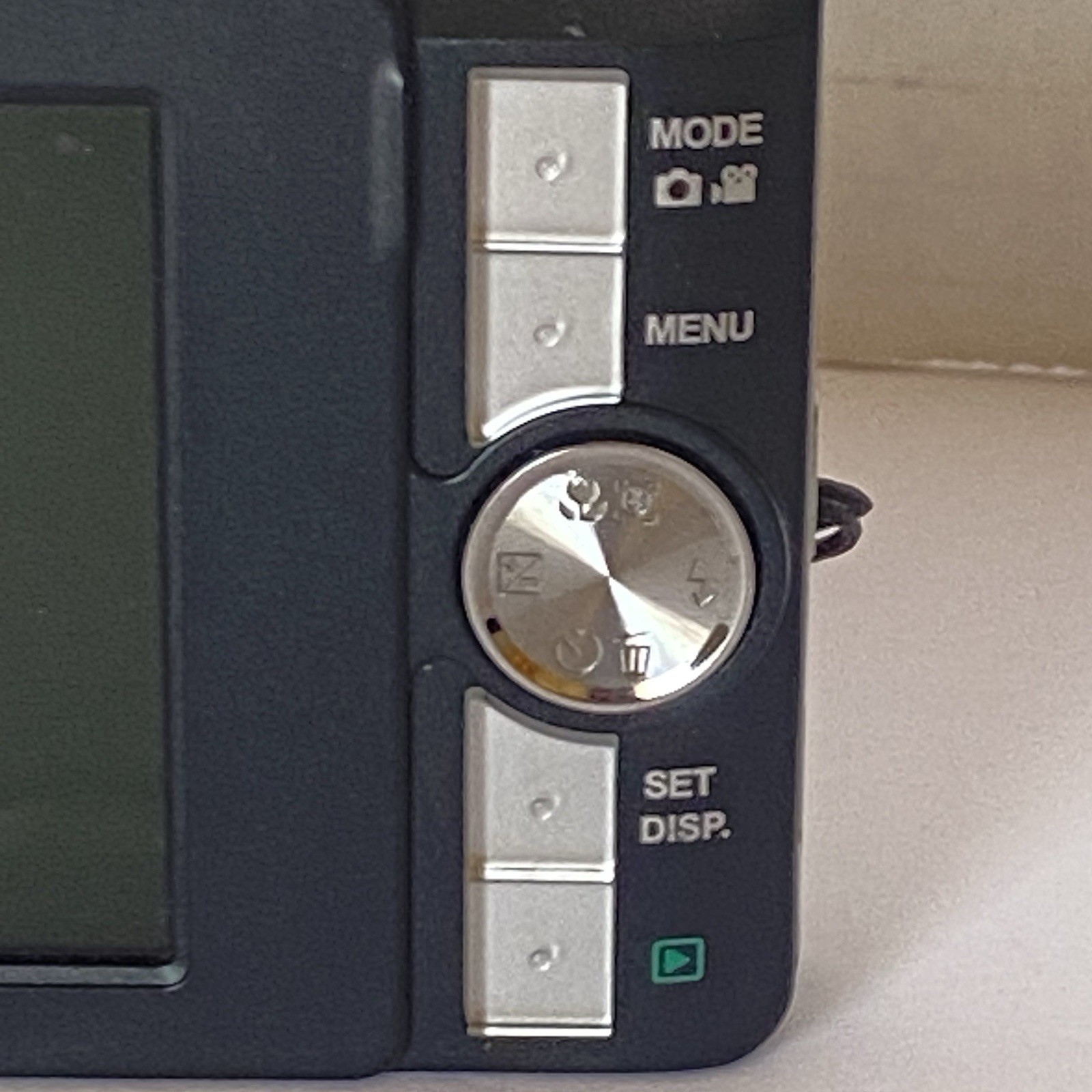 Sanyo VPC T1060 10.0MP Digital Camera SD Card & Original Battery Bundle Untested