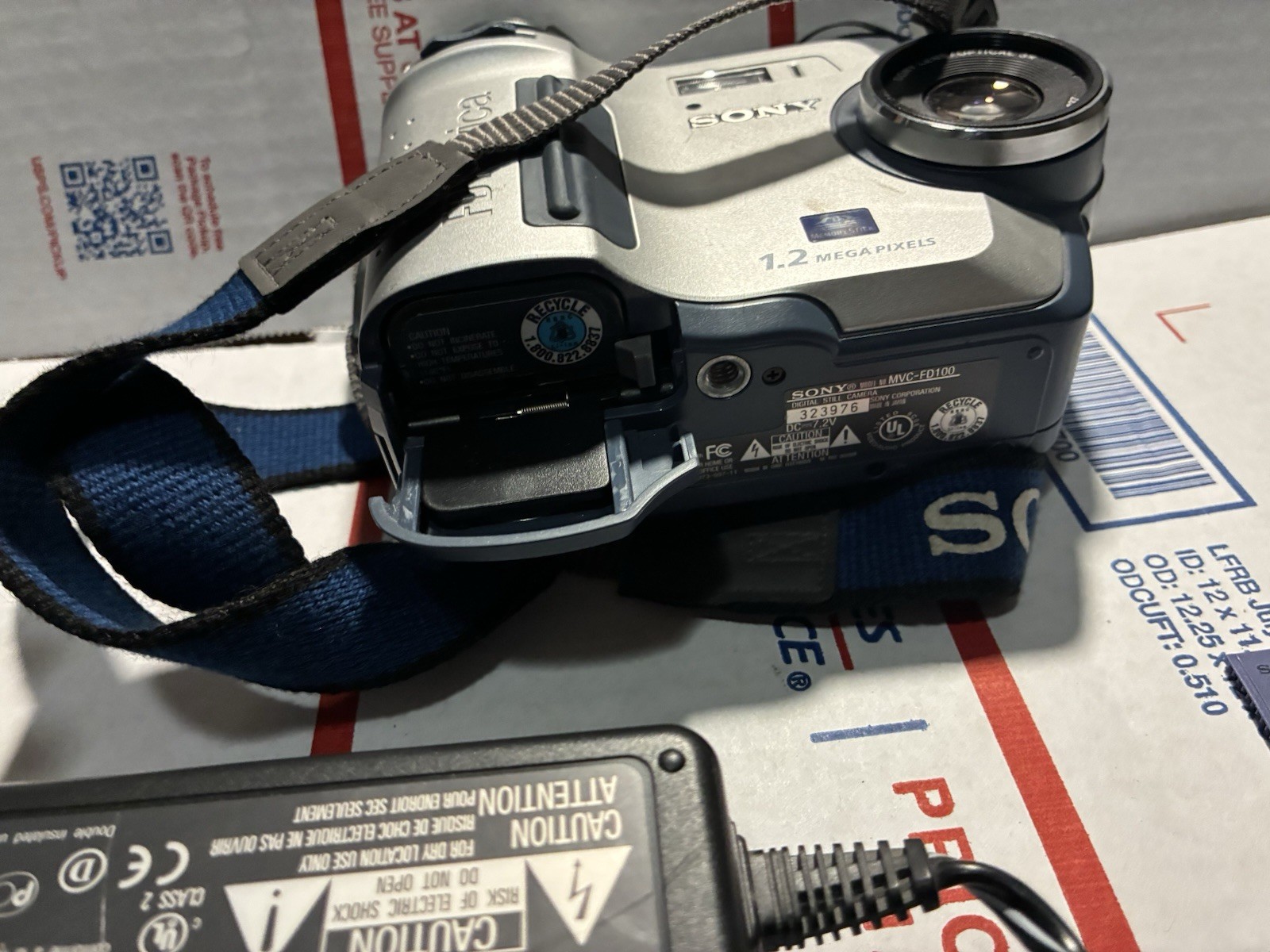 Sony MVC-FD100 FD Mavica TESTED 1.2MP Digital Camera 6x Zoom Charger & Extras!