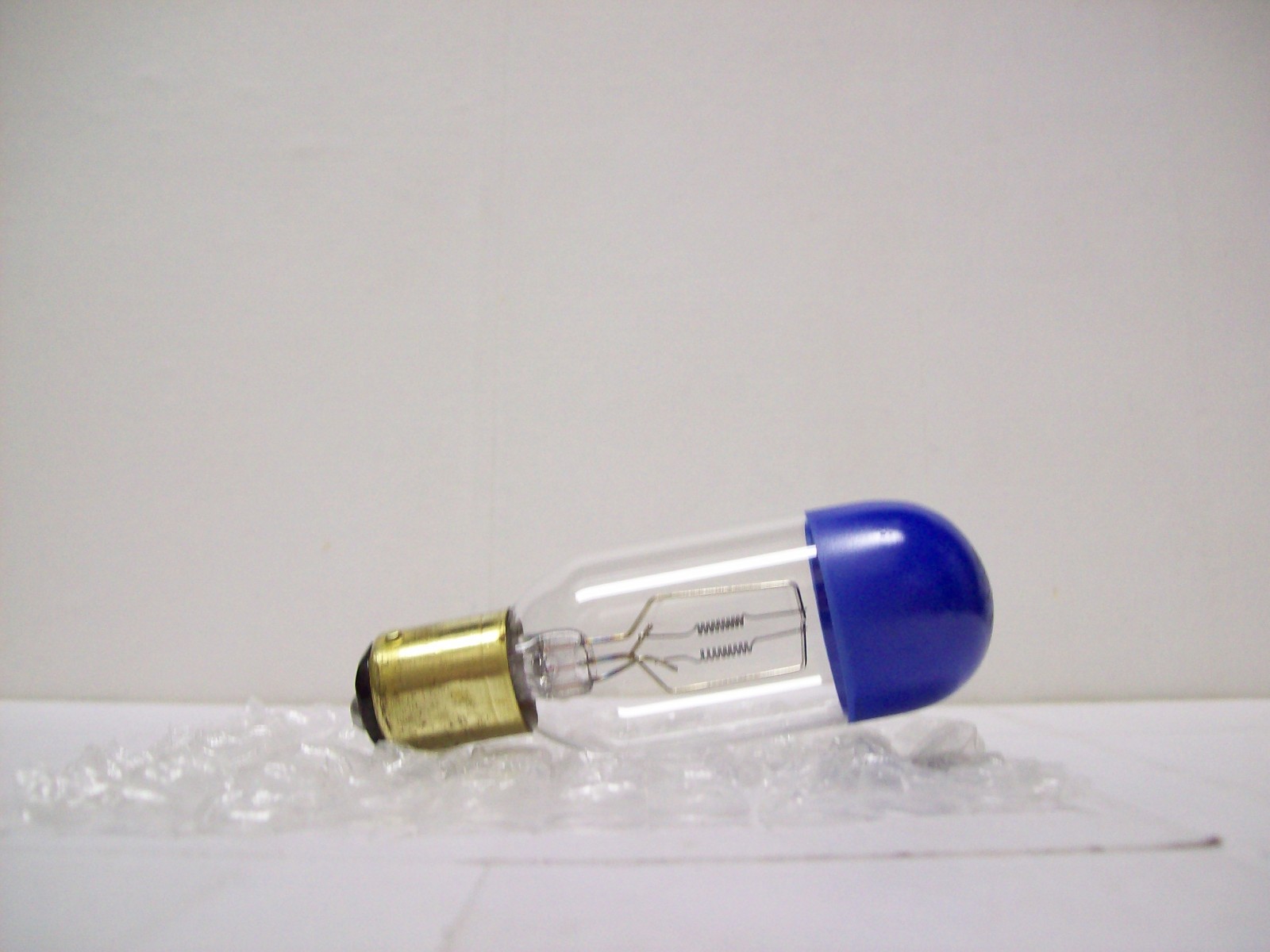 CEL Projector Projection Lamp Bulb 120V 120W SYLVANIA AVG. 200-HR LAMP LIFE