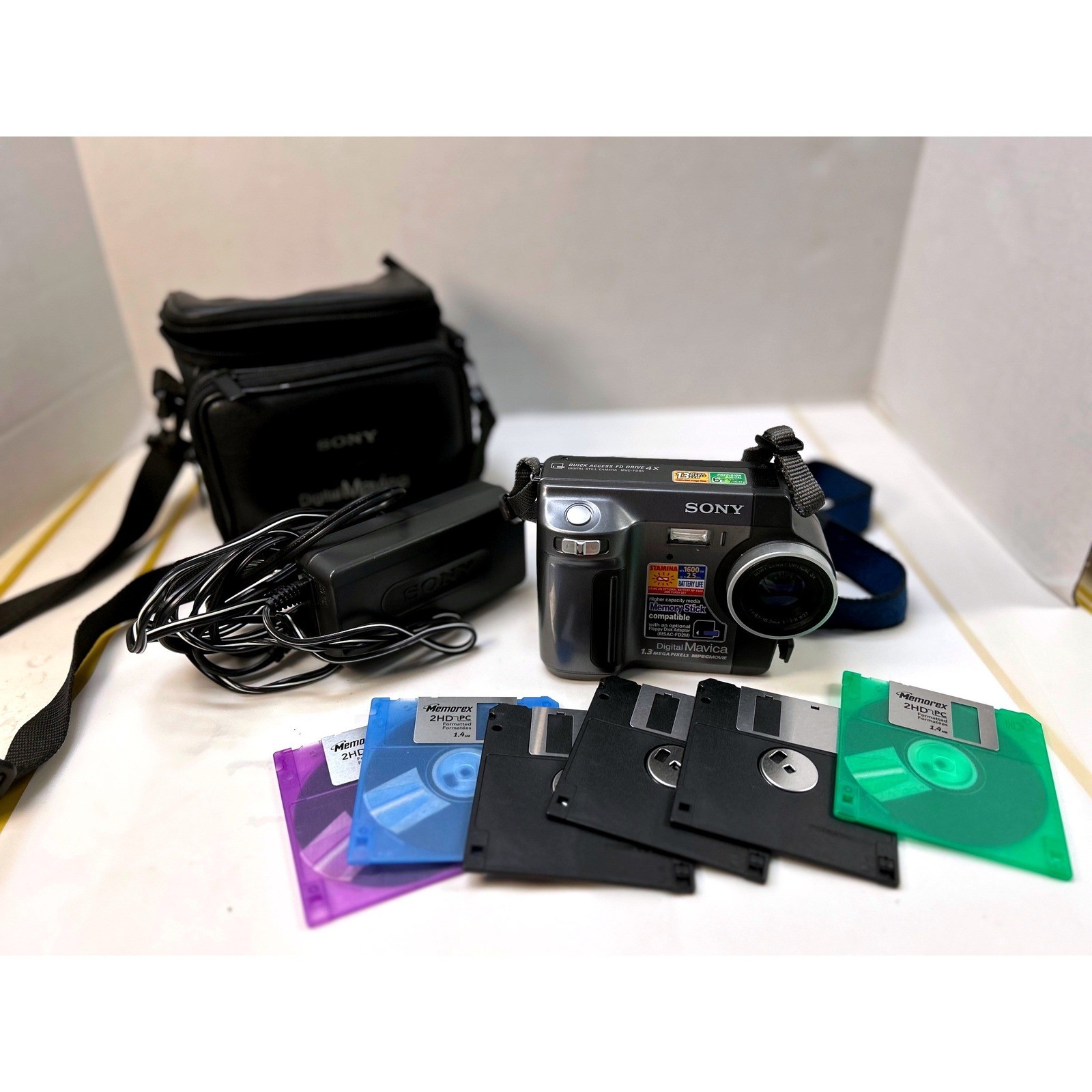 Sony Digital Mavica MVC-FD85 Camera Bundle Floppy Disk 1.3MP AC-L10B Charger Bag