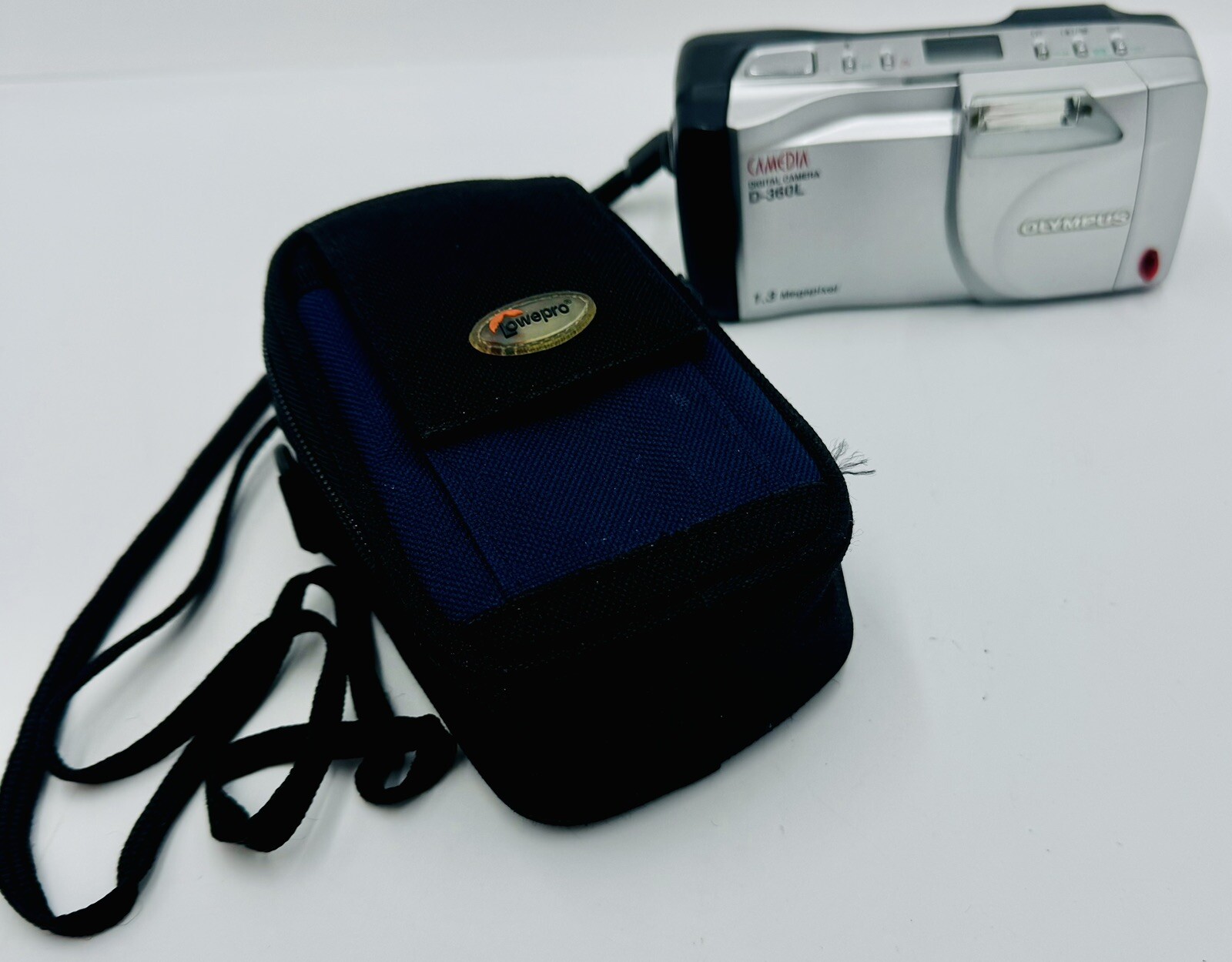 Vintage Olympus D-360L 1.2MP Digital Camera with Case