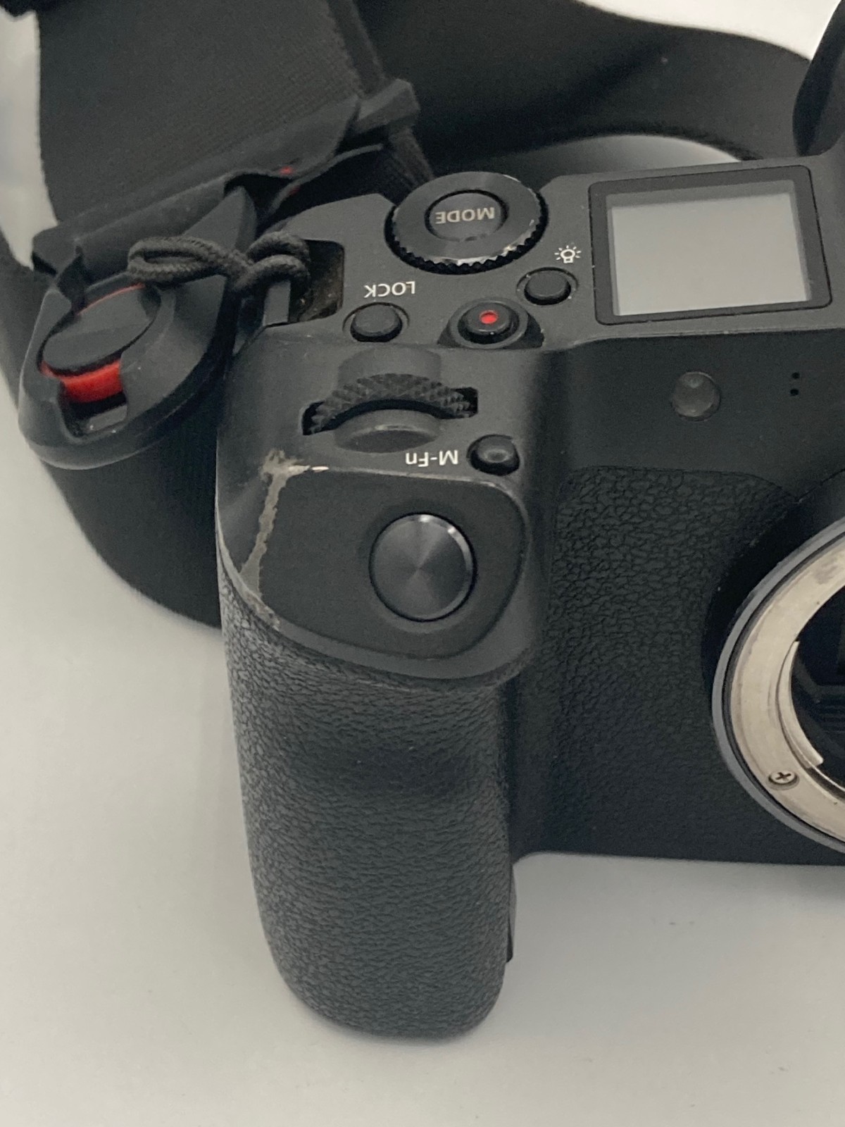 Canon EOS R Mirrorless Digital Camera Body 512GB SD Card Battery Charger Strap