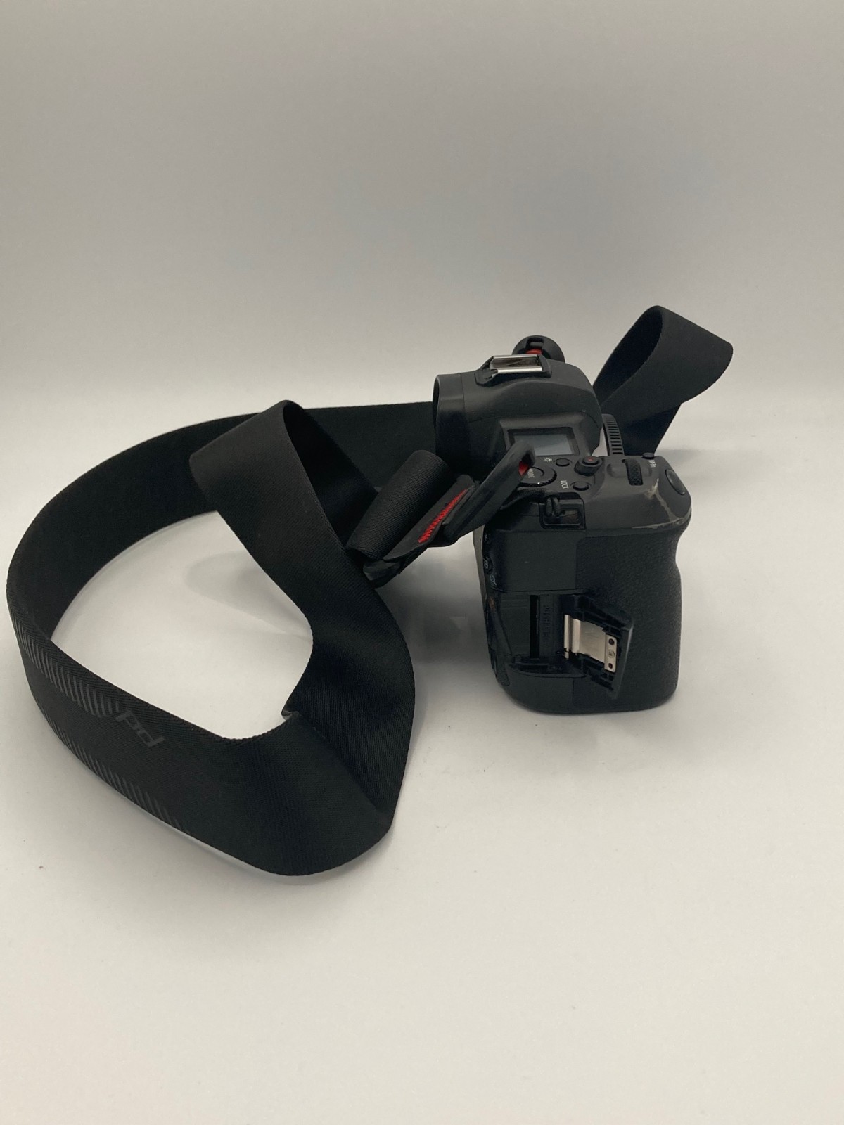 Canon EOS R Mirrorless Digital Camera Body 512GB SD Card Battery Charger Strap