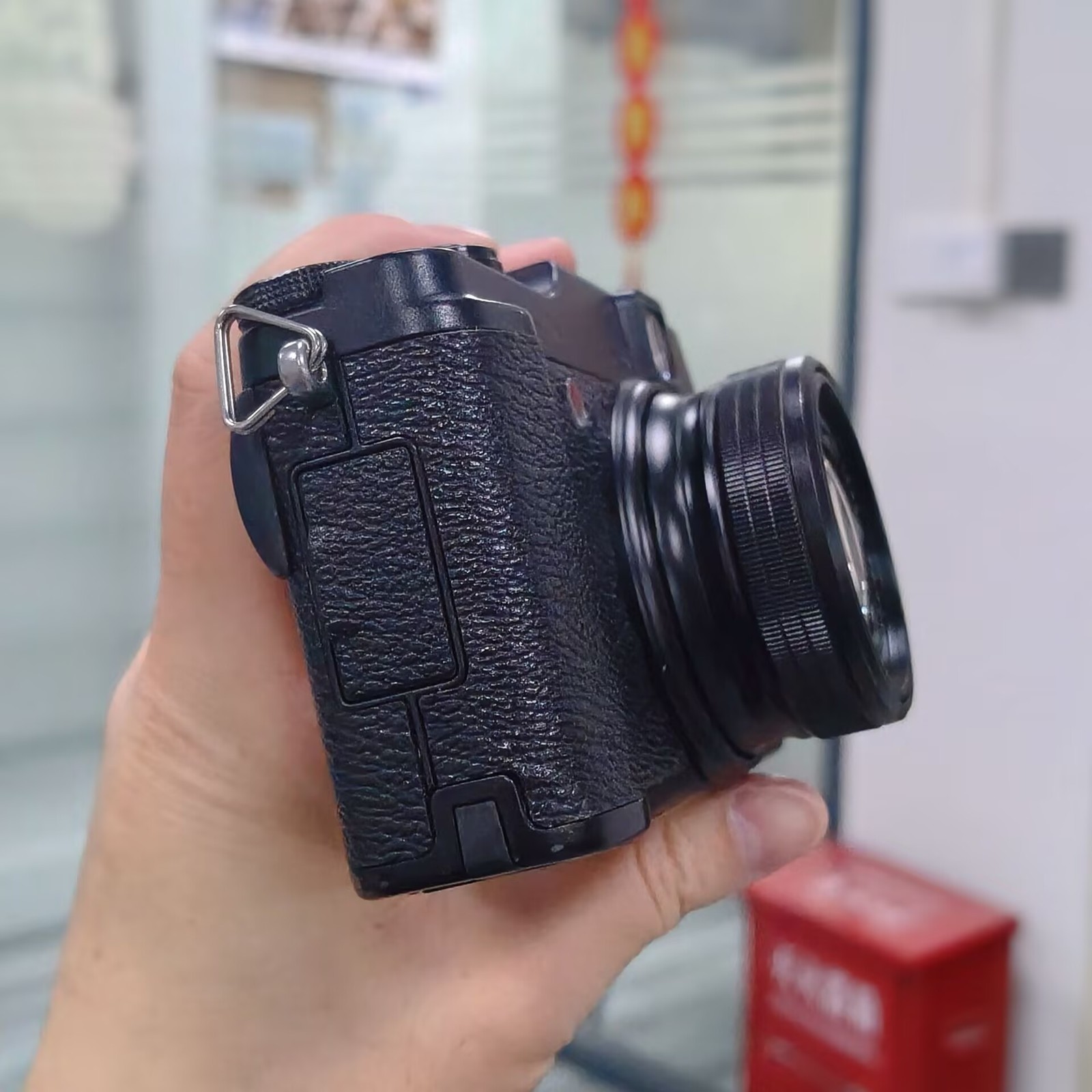 FUJIFILM X10 12MP Digital Camera with 12 Megapixel Optical Zoom Black -95%New