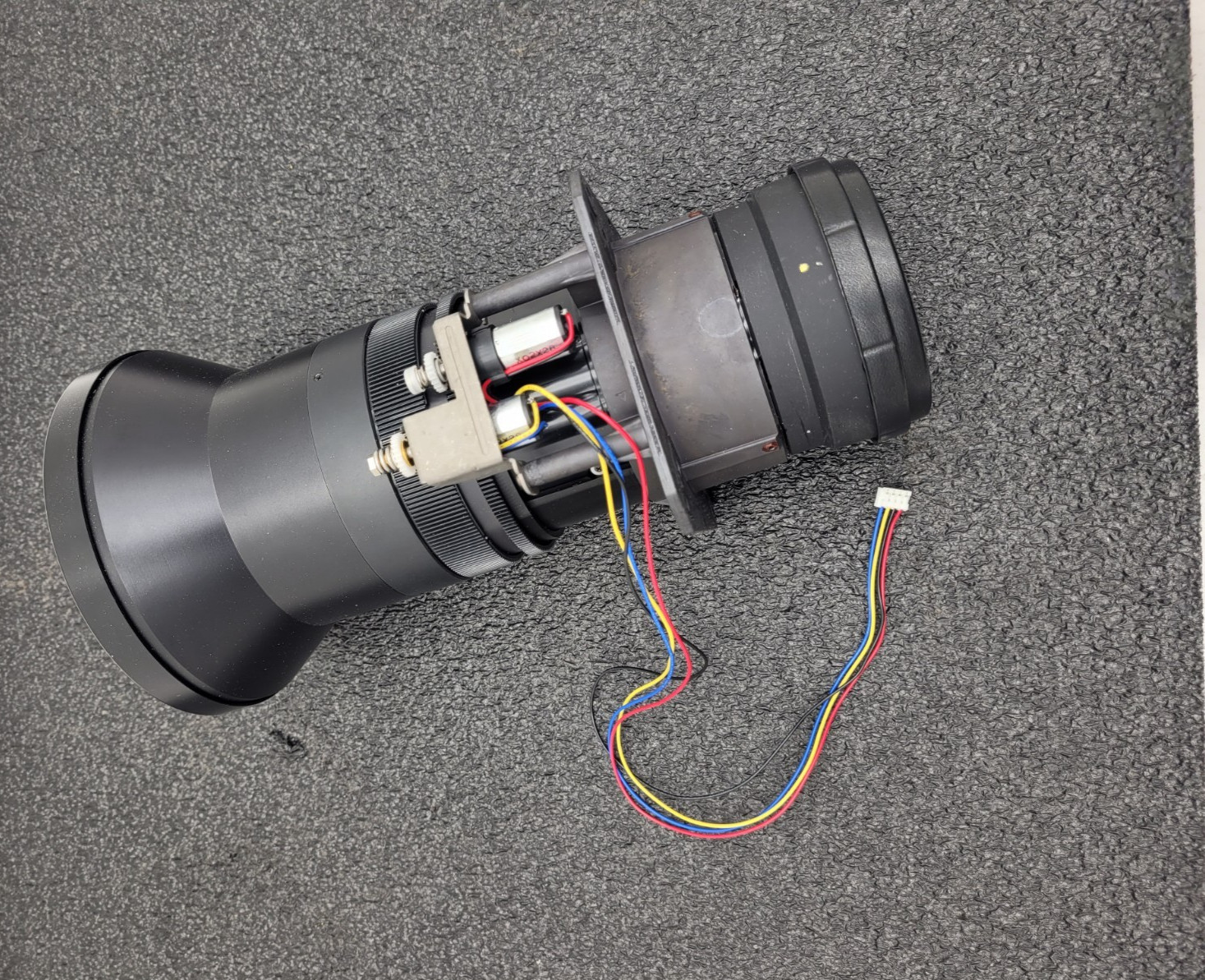 Sanyo LNS-T02 Long Throw High Precision Zoom Projector Lens F2,0-2,8/f=158-221mm