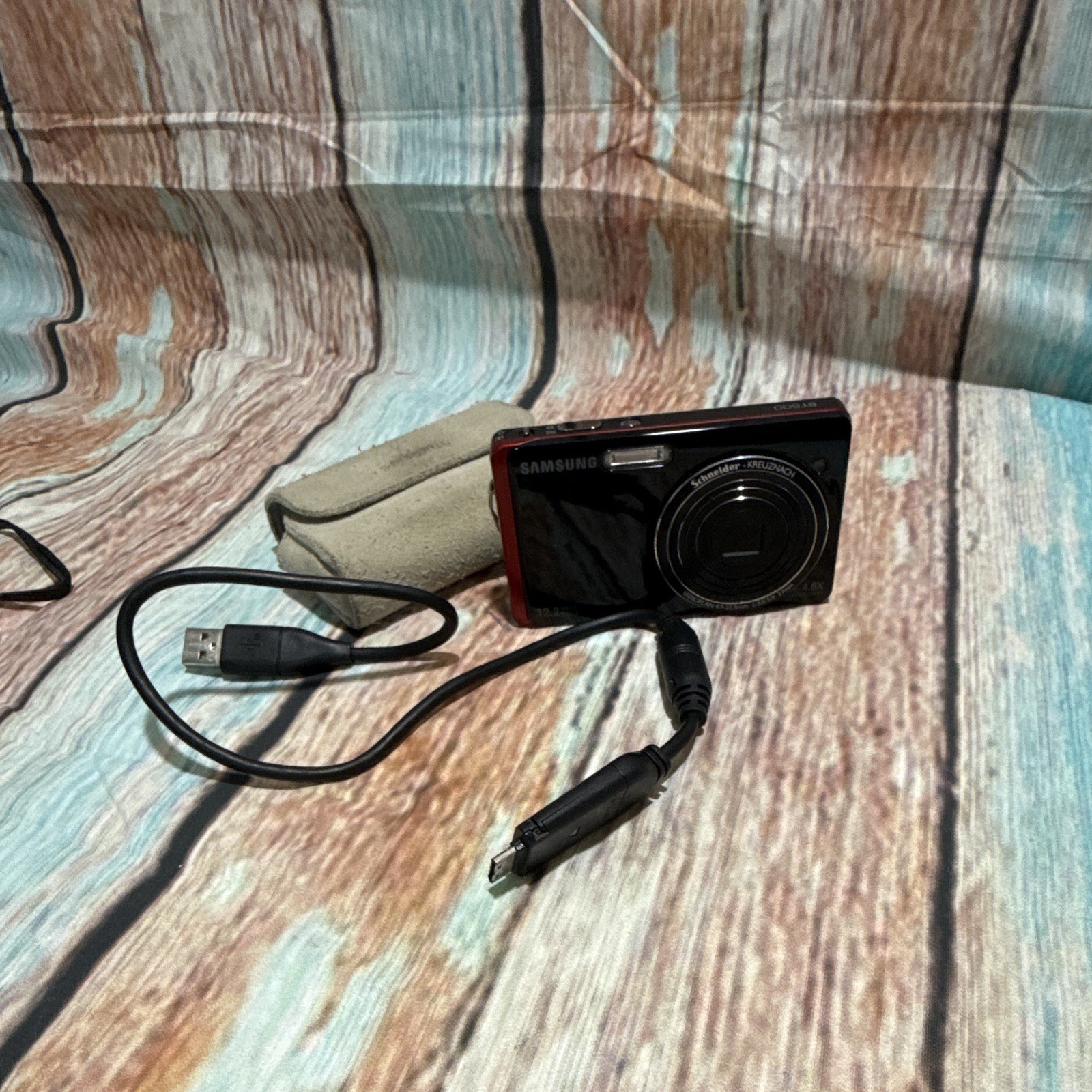 Samsung ST500 Compact Digital Camera 12.2MP 4.6x Zoom 3″ USB Flash Black/Red