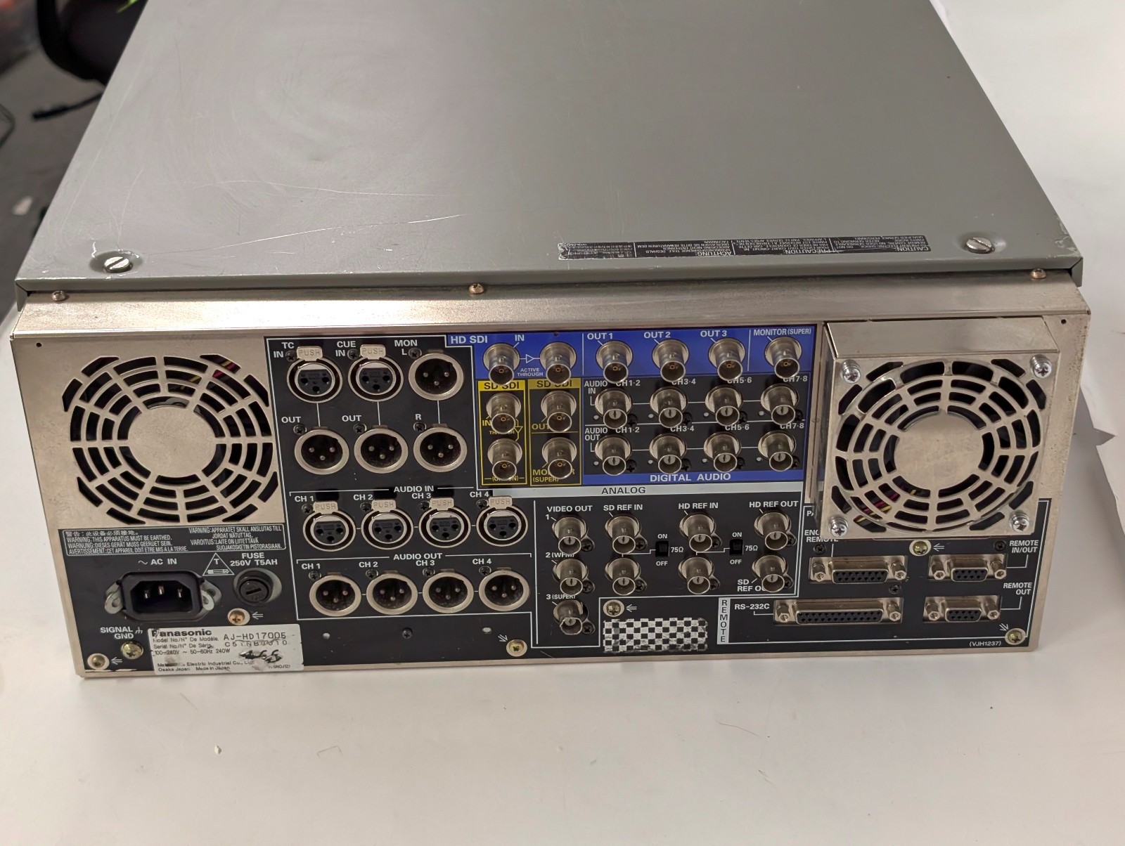 Panasonic AJ-HD17005 DV DVCPRO HD; for parts; bad front load motor; cracks