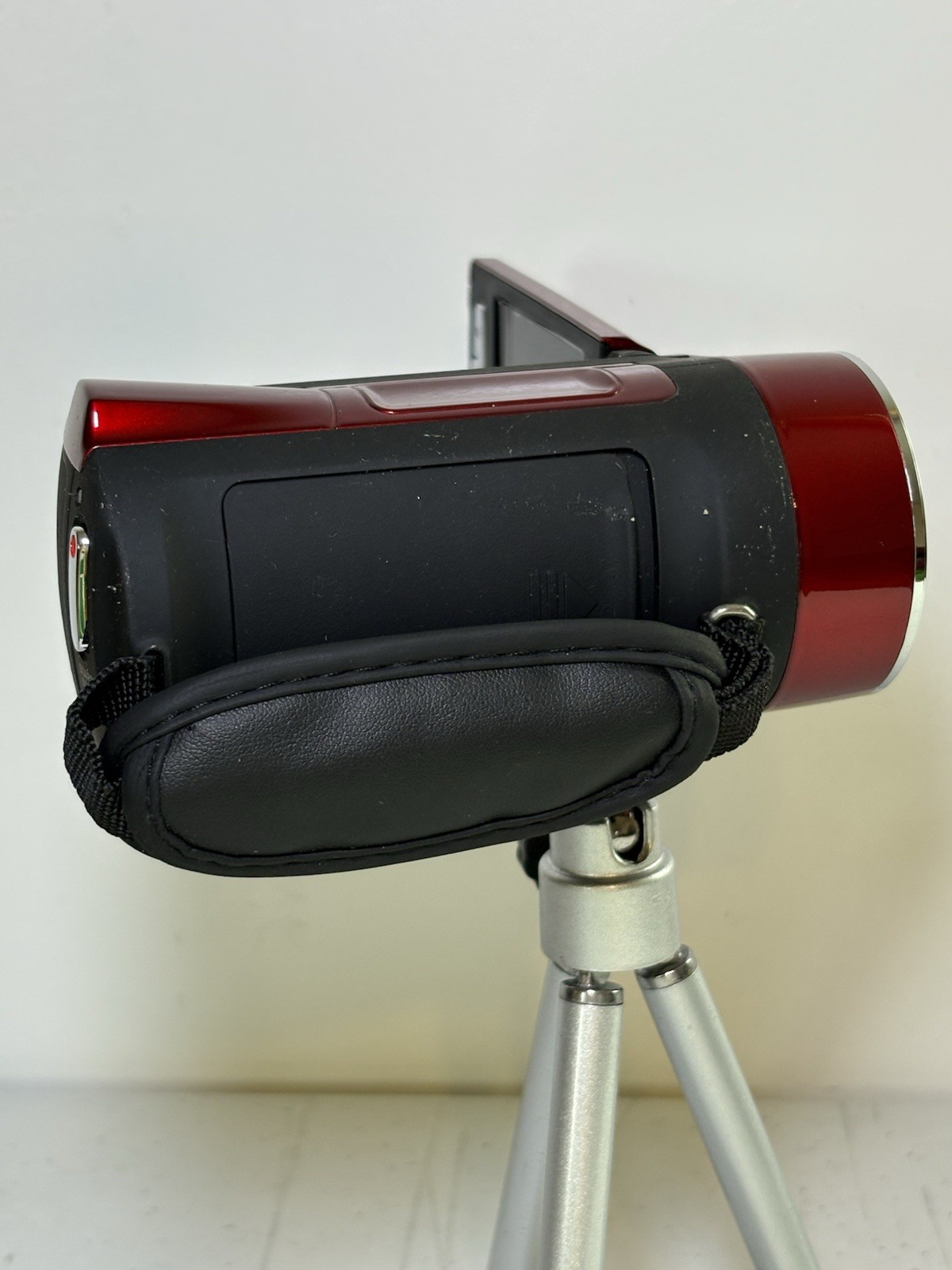 Minx DV537 Digital Video Camera Camcorder Red LCD Screen SD Card Tripod