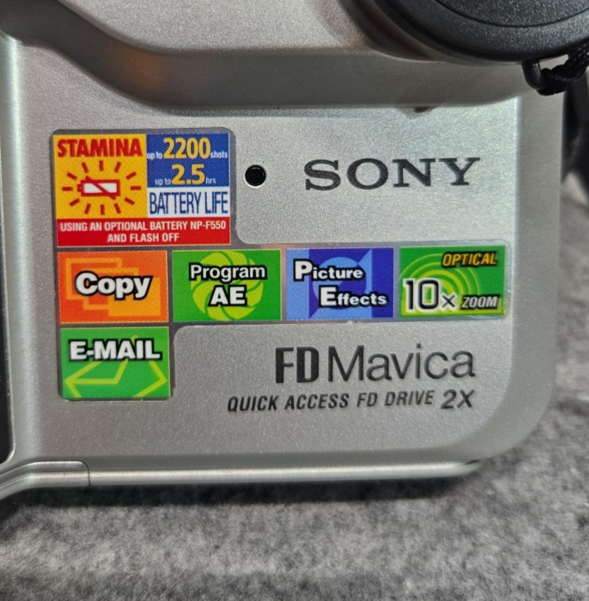 Sony MVC FD75 Digital Camera Mavica 10x Zoom Untested w/Batteries, bag & Lens