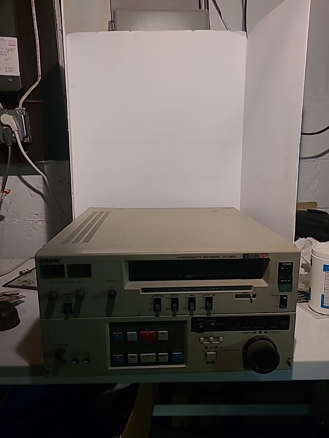 Sony VO-9800 3/4″ UMatic Videocassette Recorder Parts Only UNTESTED Powers On