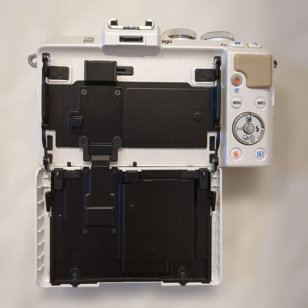 OLYMPUS PEN Lite E-PL7 WHITE Camera