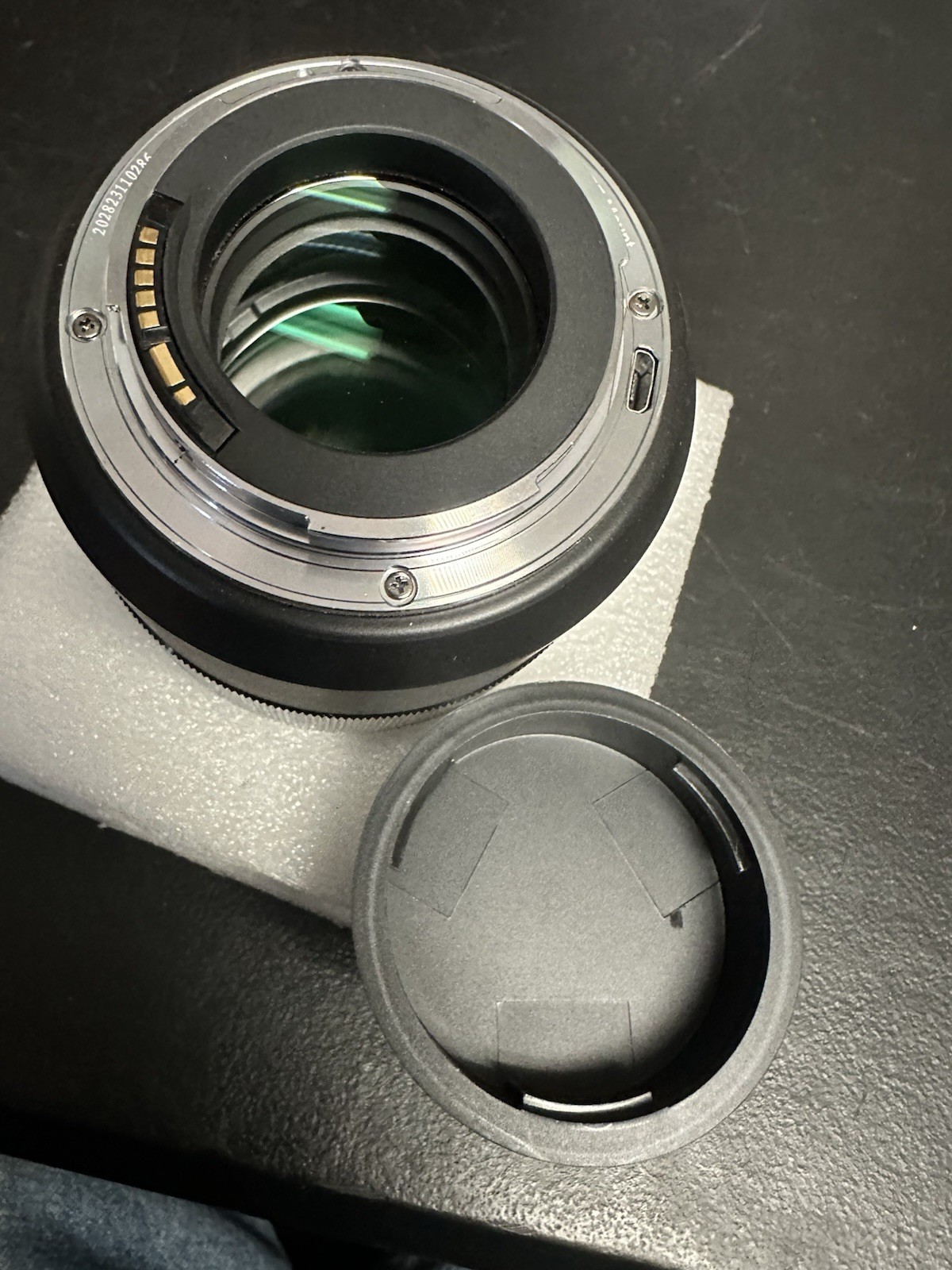Meike 85mm f1.8 Portrait lens for Canon EF Mount, Hood+Caps