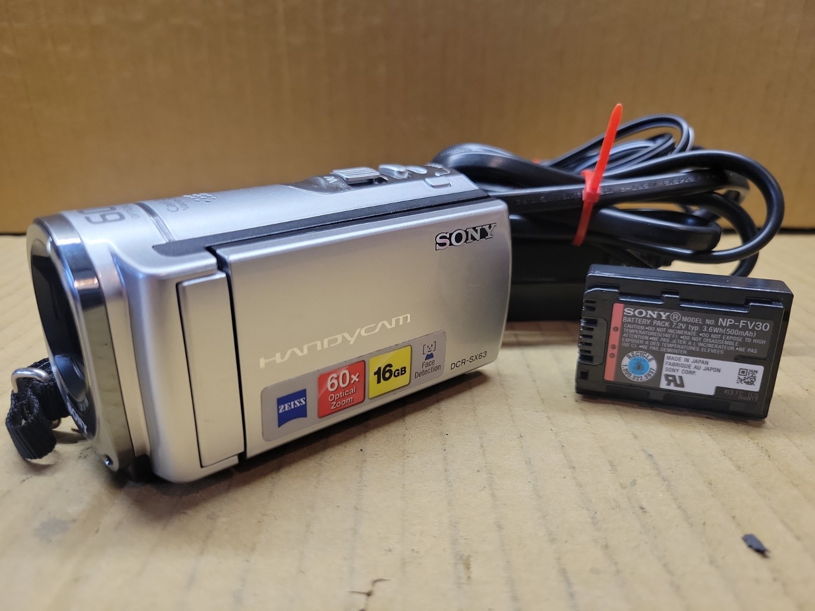 Sony Handycam DCR-SX63 16GB Camcorder 60x Zoom With Battery and Charger B17