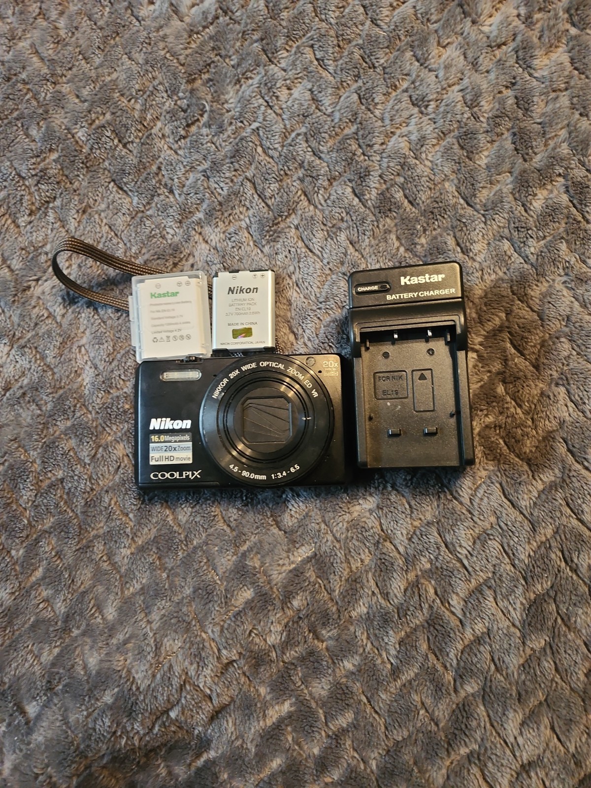 Nikon Coolpix S7000 Digital Camera with 2 batteries and charger