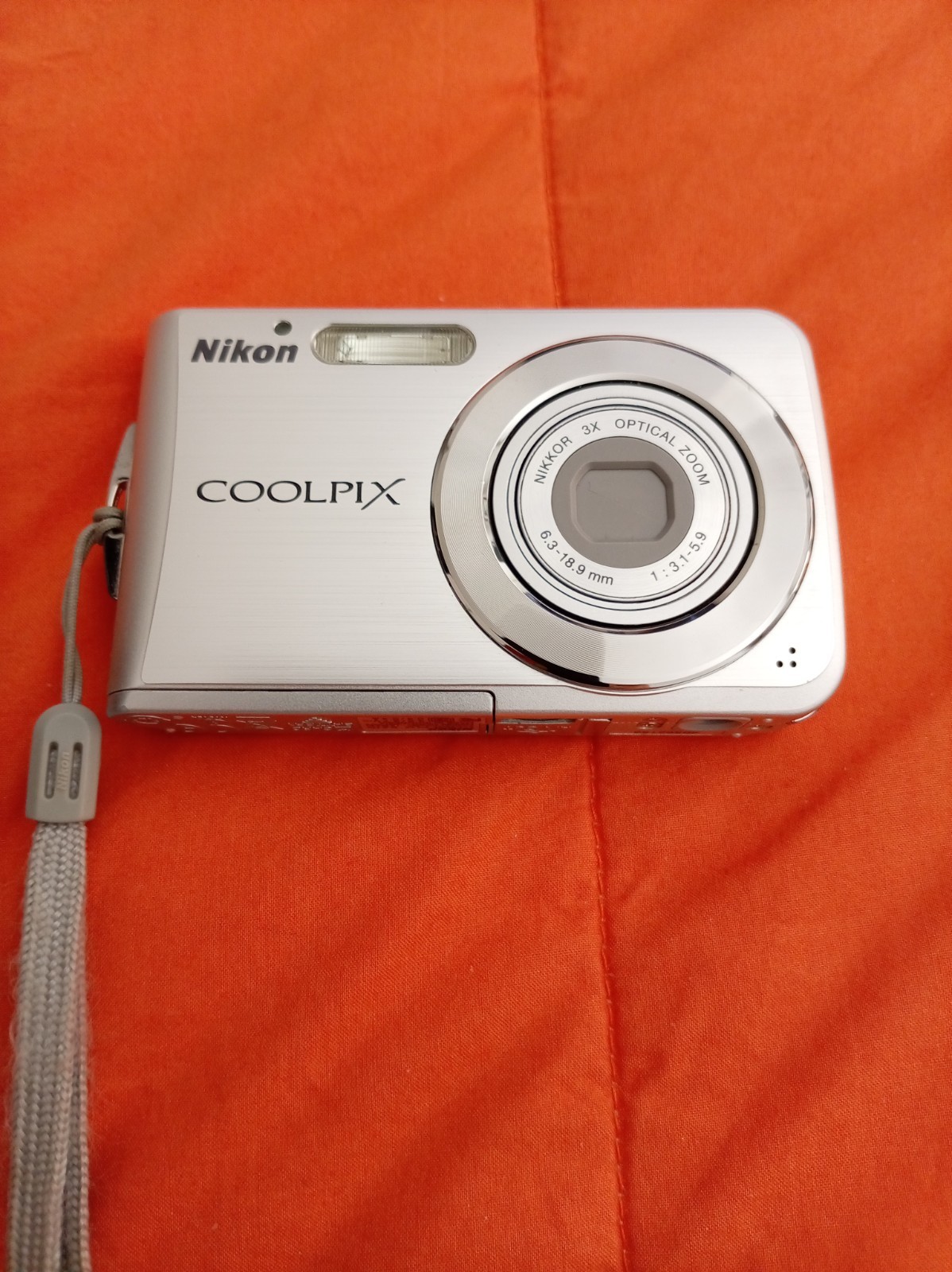 Nikon Coolpix S210 Silver + Case Logic Case – Compact Digital Camera