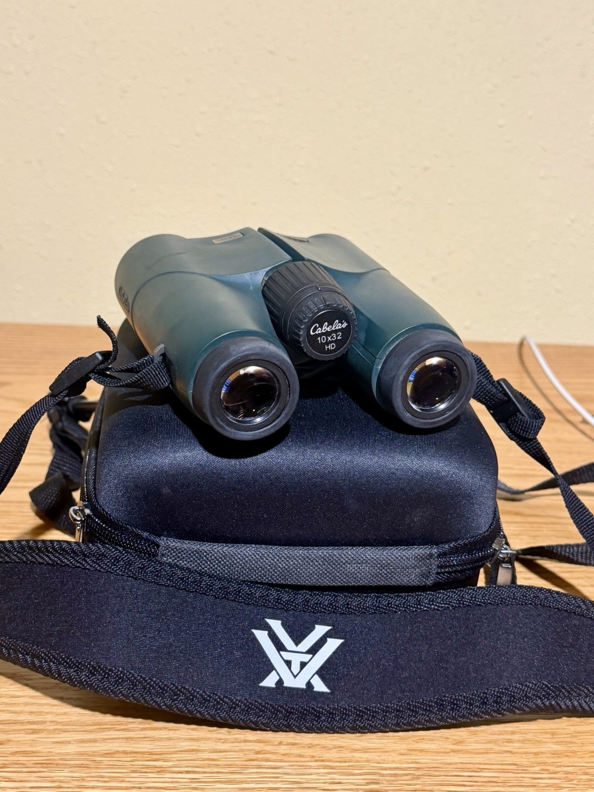 Cabela’s Euro HD 10×32 Compact Roof Prism Binoculars Fully Multi-Coated, Green