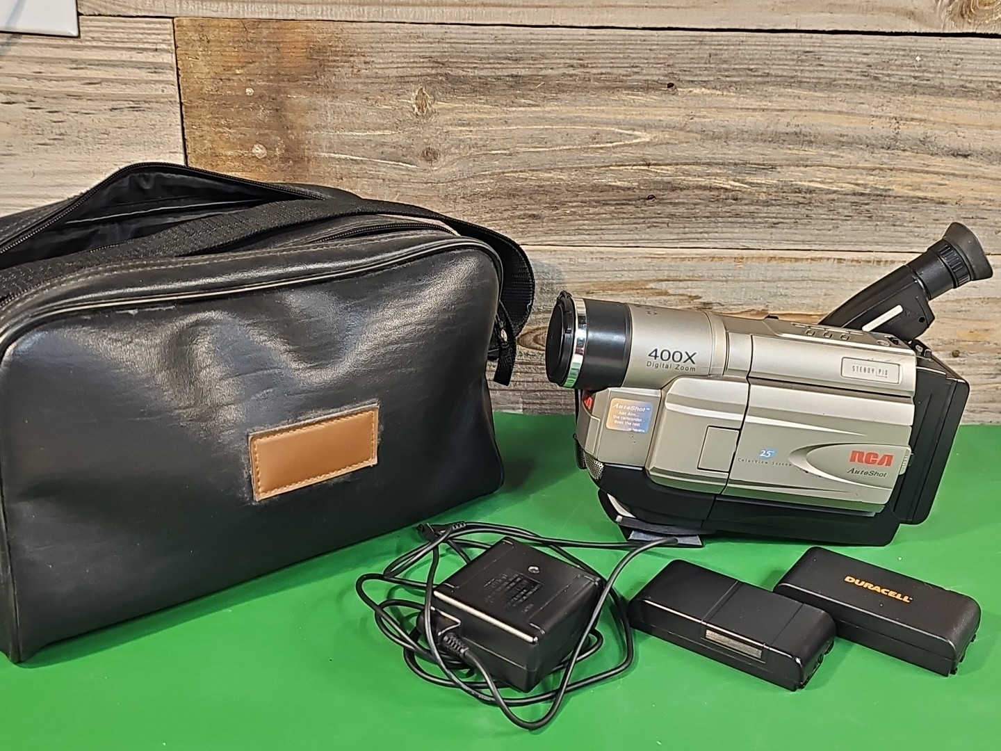 RCA AutoShot CC6364 VHS-C Camcorder 400X Zoom W/Case,charger,battery TESTED
