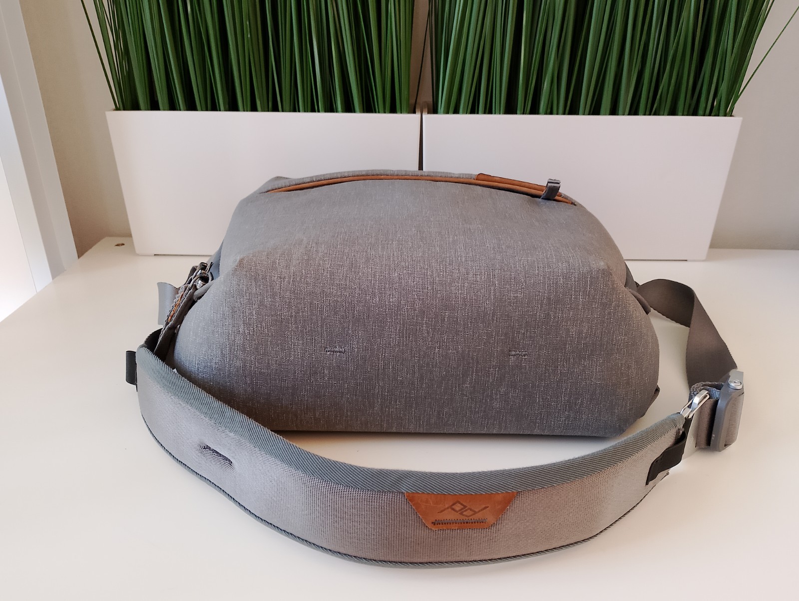 Peak Design Everyday Sling – 6L | Ash | Sling or ShoulderCarry. Excellent!